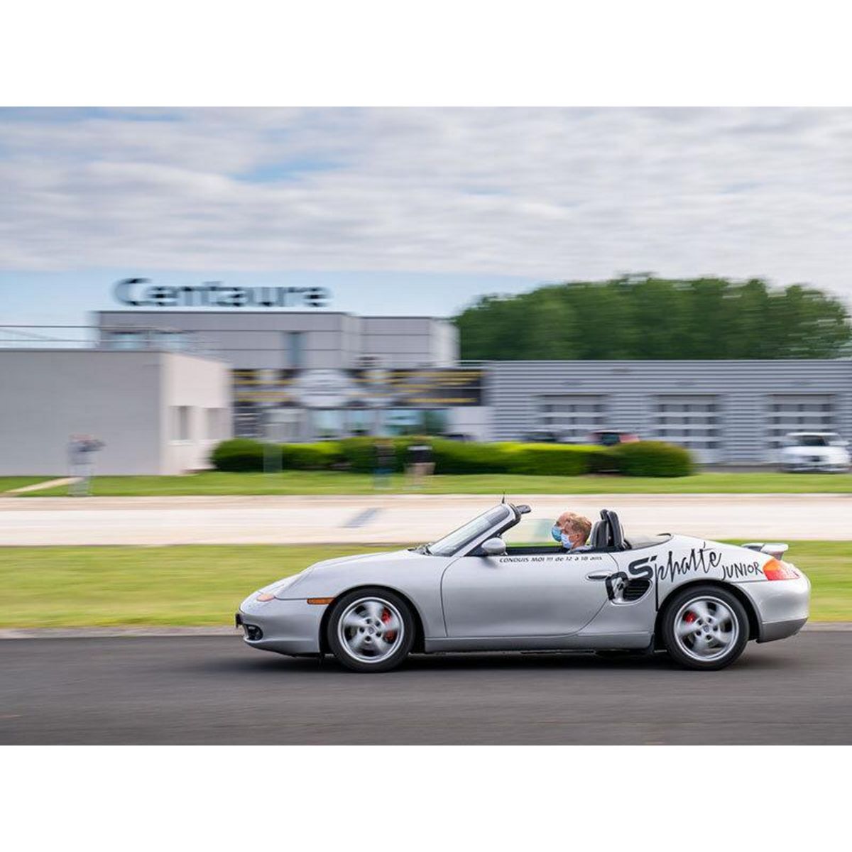 Smartbox Stage de conduite junior : 2 tours de circuit en Lamborghini et 2 tours en Porsche pour 1 enfant - Coffret Cadeau Sport & Aventure