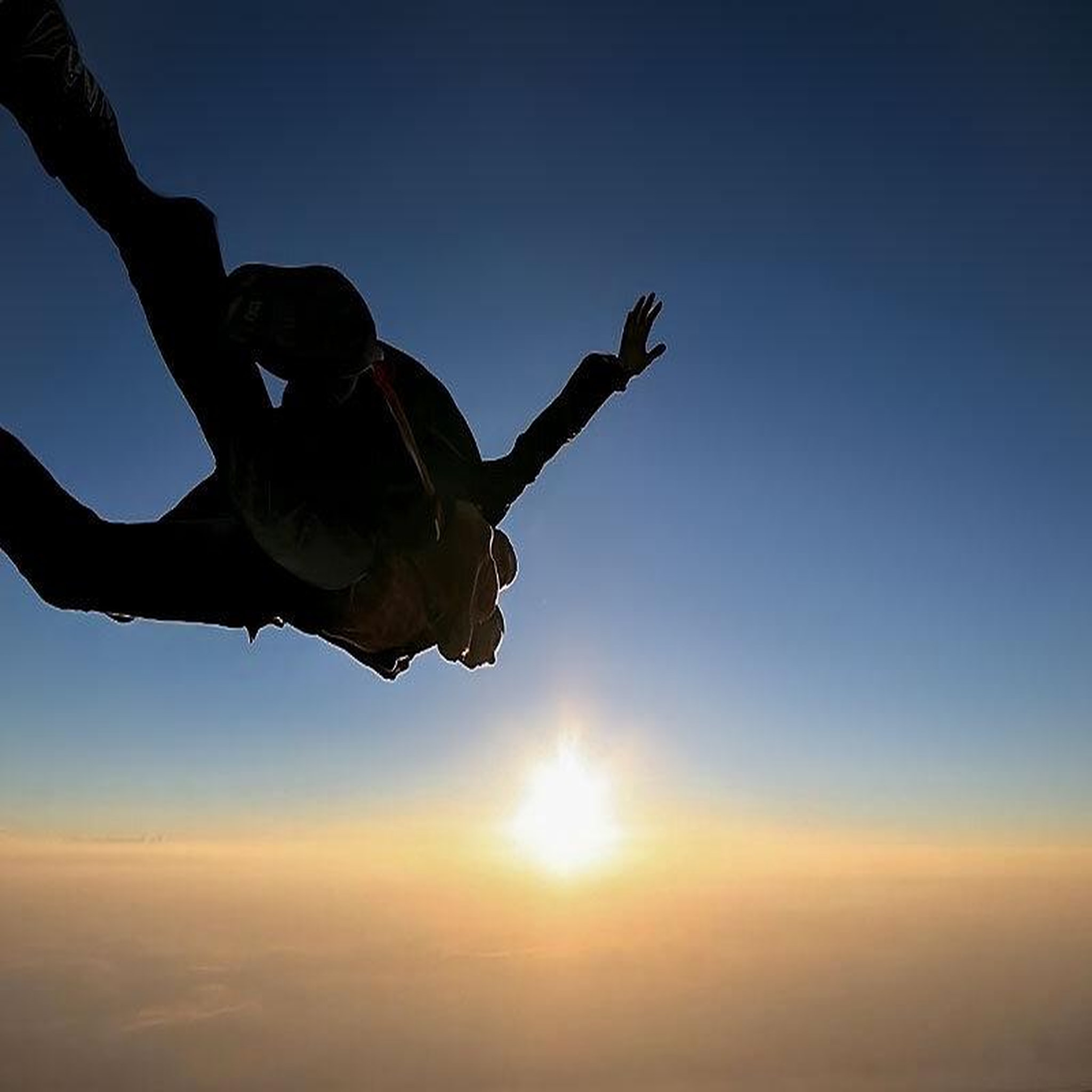 Voir la diapositive 2 : Smartbox Saut en parachute en tandem à 4 000 m à montélimar - coffret cadeau sport & aventure