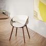 Voir la diapositive 2 : Rendez vous déco Chaise en cuir synthétique beige et bois plaqué noyer - Polo