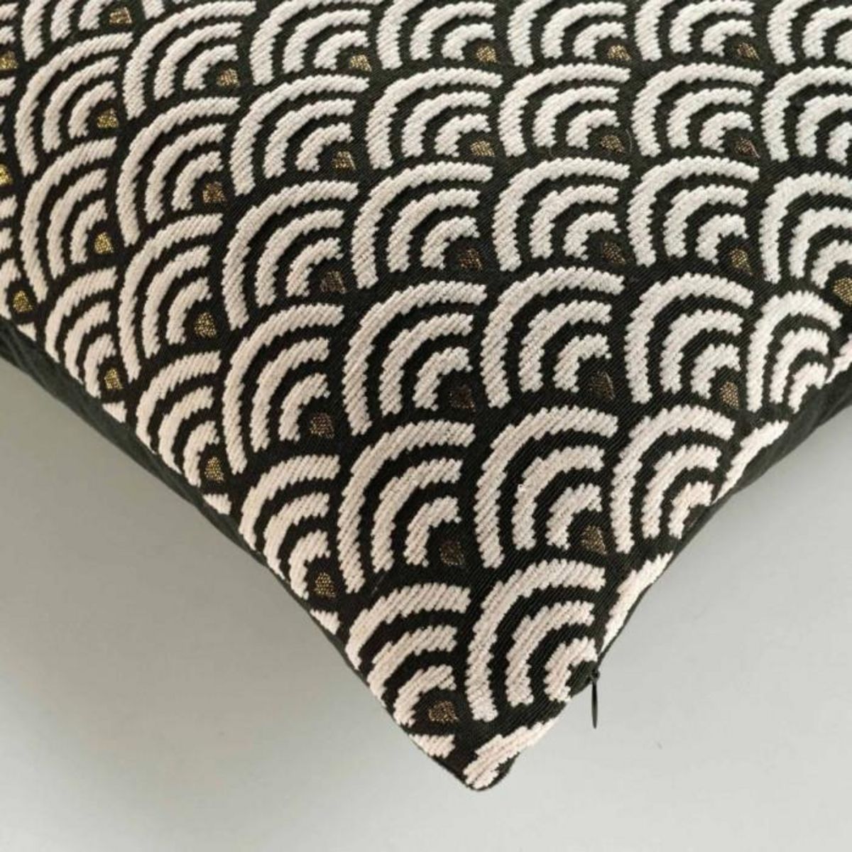 Paris Prix Coussin Déco Chenille  Minela  45x45cm Noir