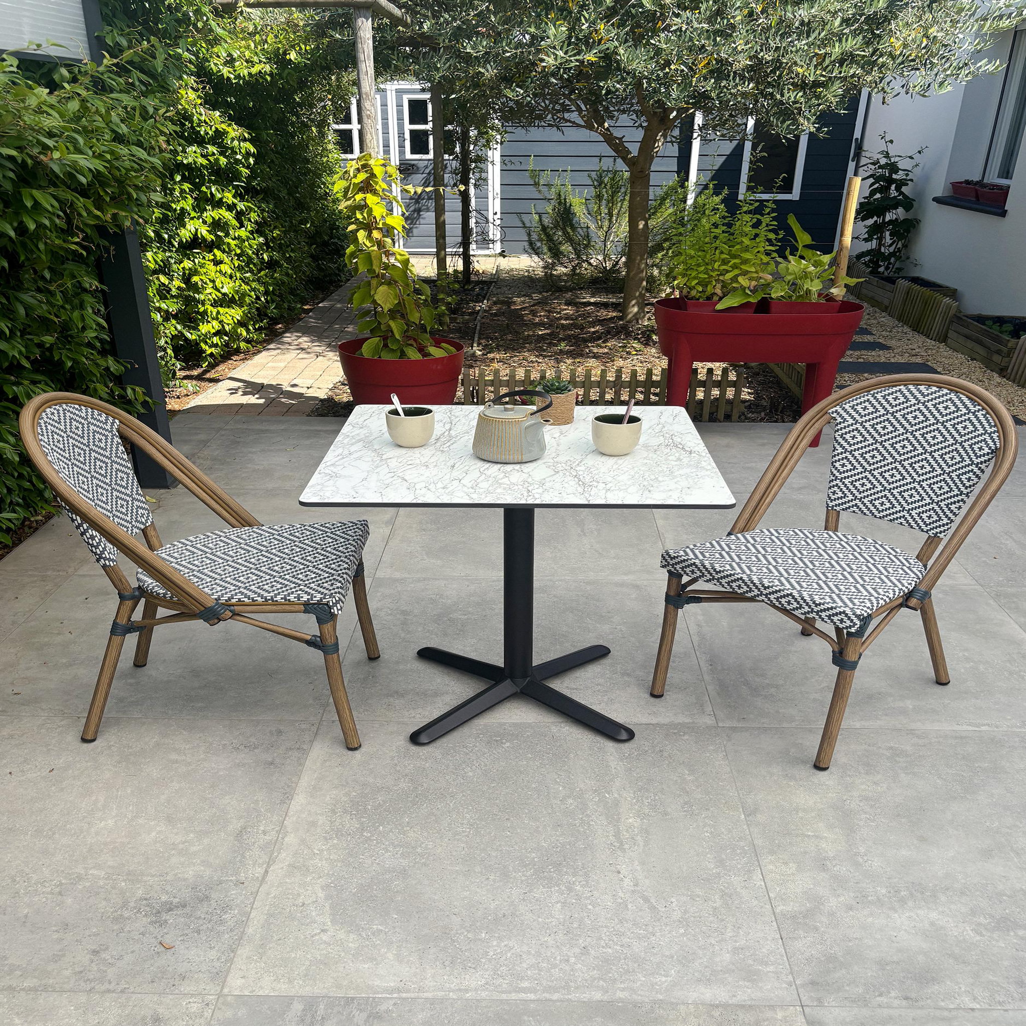 Voir la diapositive 2 : DCB GARDEN Ensemble repas de jardin en acier et plateau en HPL (2 places)