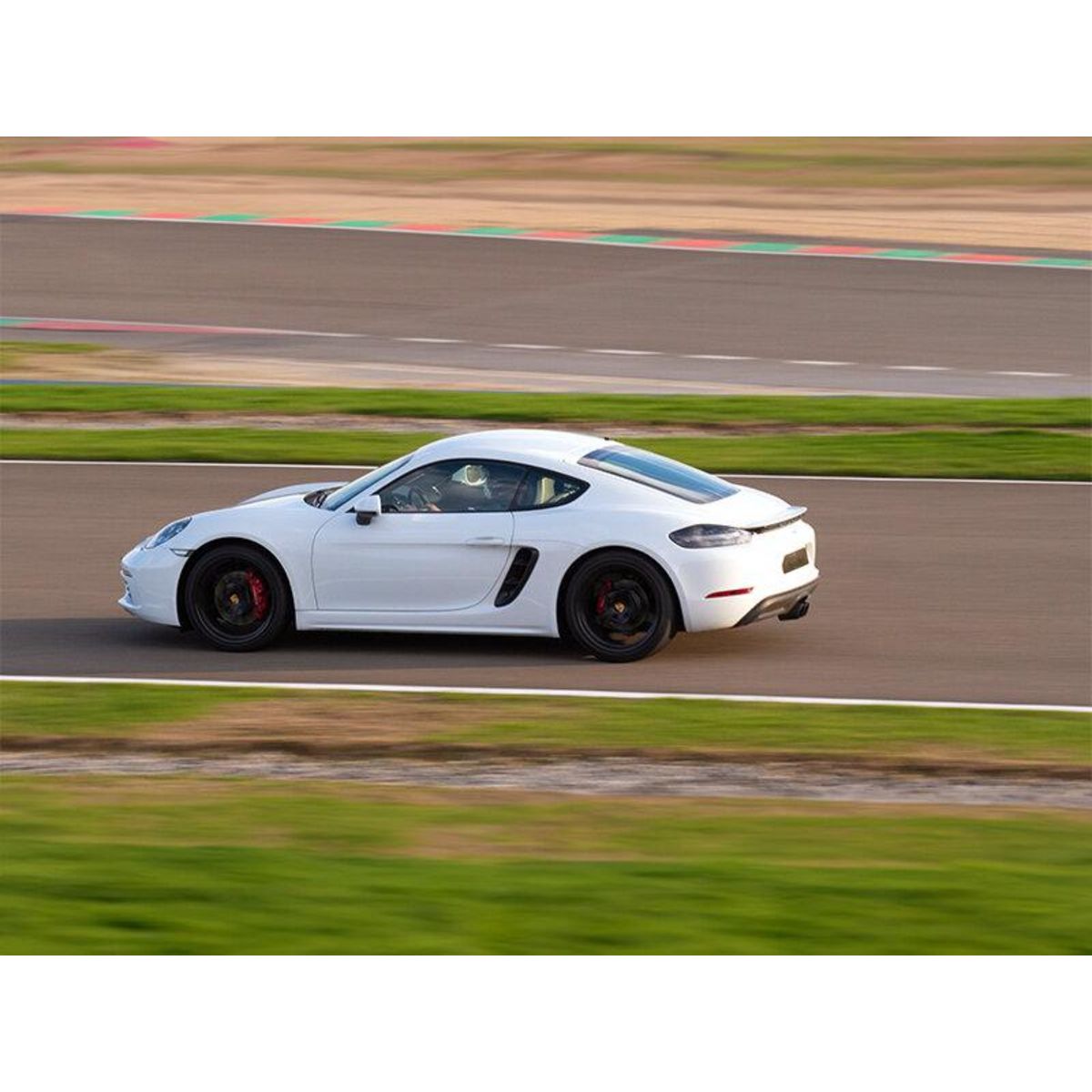 Smartbox Stage de pilotage multivolant : 2 tours en Porsche, 2 tours en Lamborghini Huracan et 2 tours en Ferrari 488 sur le circuit de Croix-en-Ternois - Coffret Cadeau Sport & Aventure