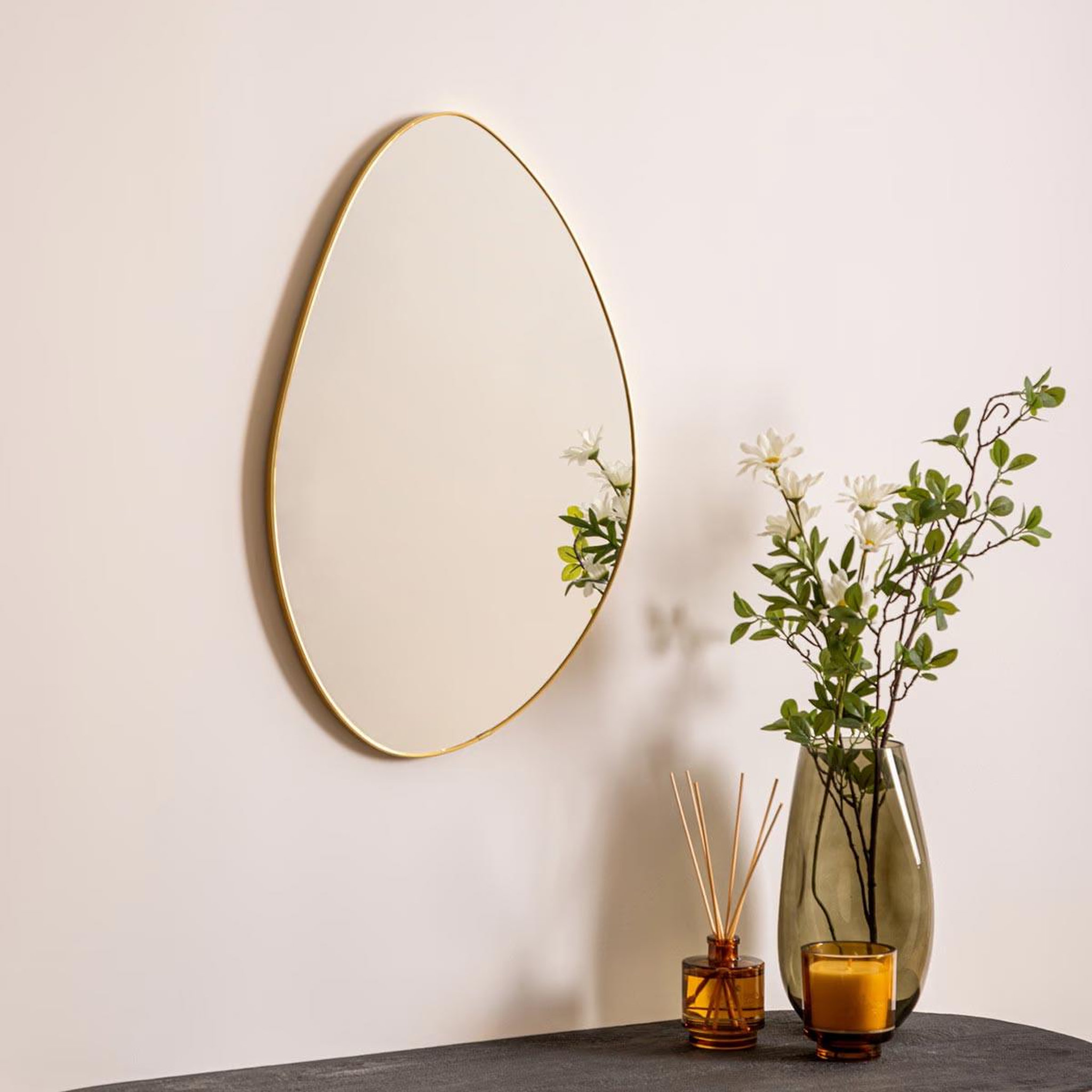 Voir la diapositive 4 : ATMOSPHERA Miroir mural organique  roman  60cm doré