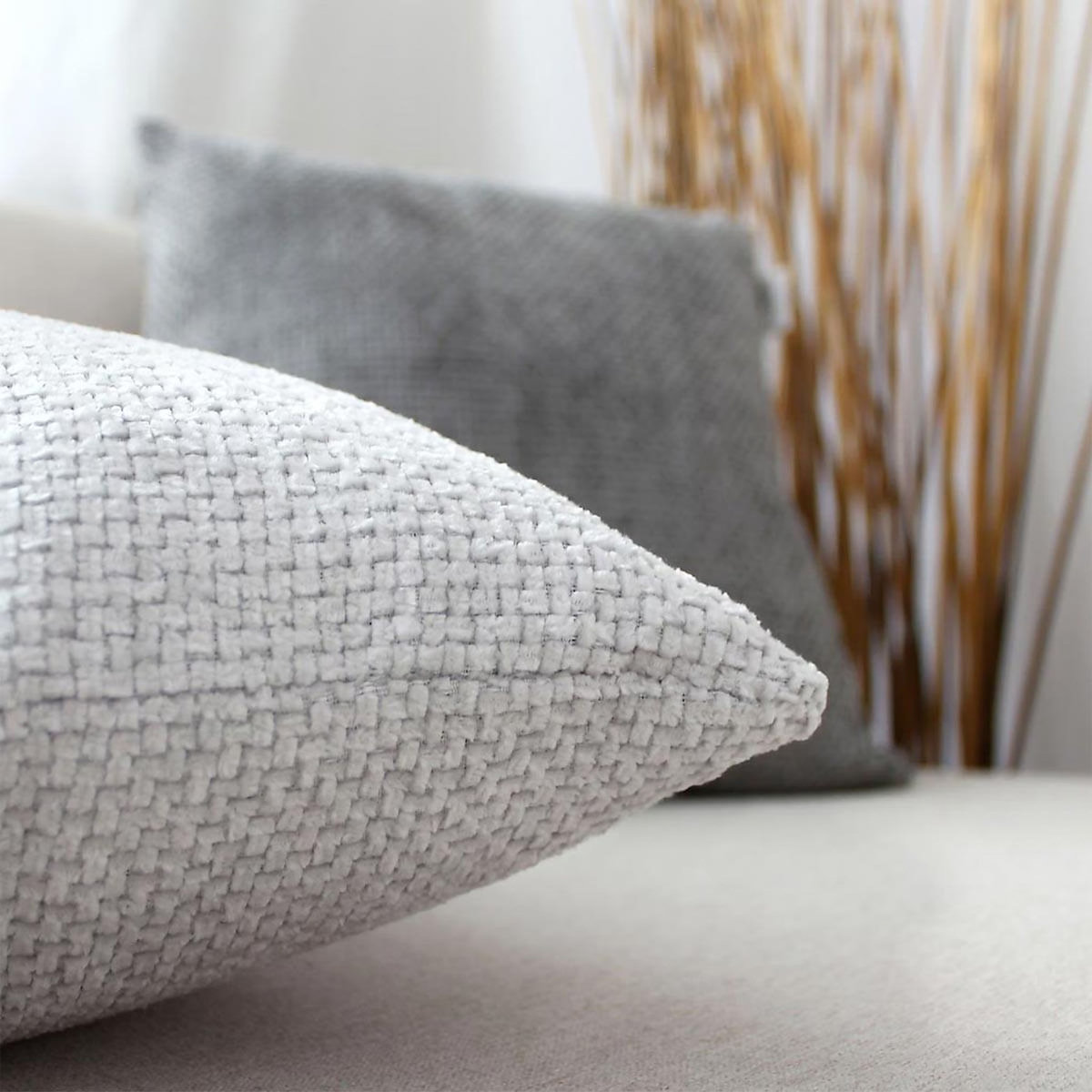 Paris Prix Coussin Déco Velours Chenillé  Kamala  40x40cm Gris Clair