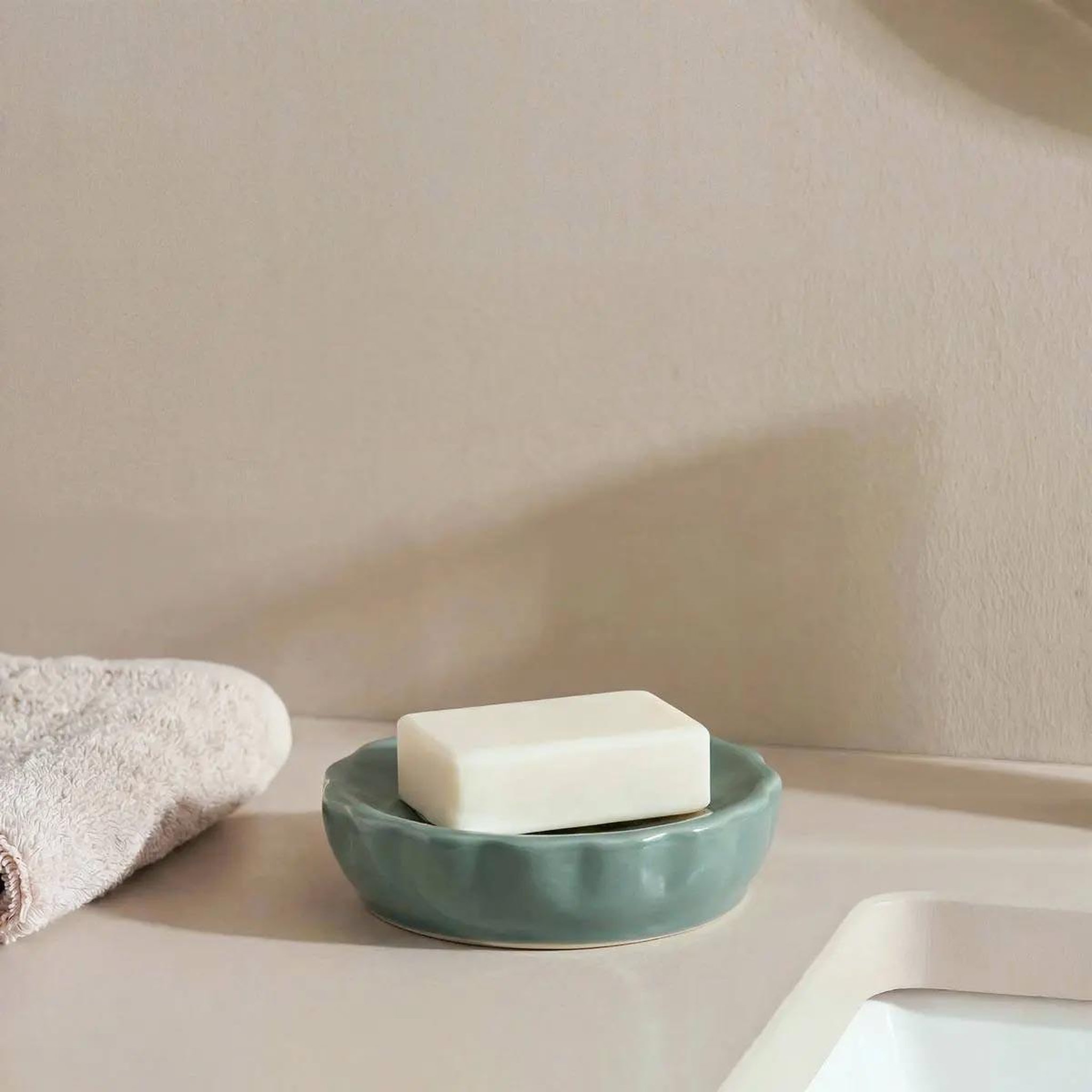Voir la diapositive 2 : FIVE Porte savon en grès  suny colorama  11cm vert ficus