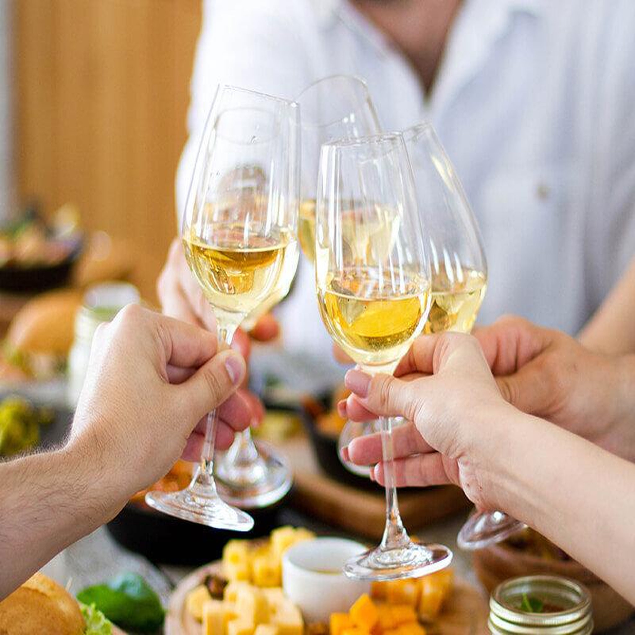Voir la diapositive 4 : Smartbox Atelier initiation et dégustation vin et fromage dans un bar à vin - coffret cadeau gastronomie
