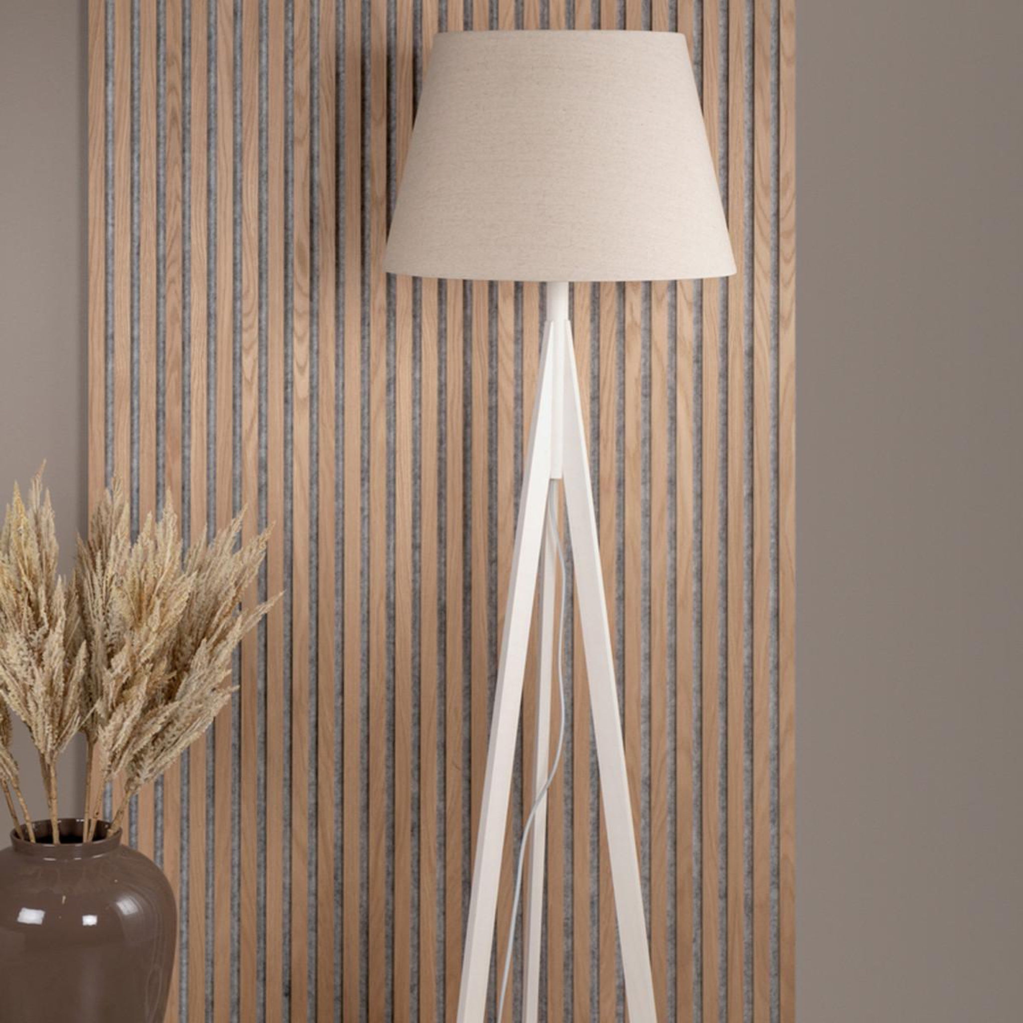 Voir la diapositive 4 : Paris Prix Lampadaire en bois  kona  160cm blanc