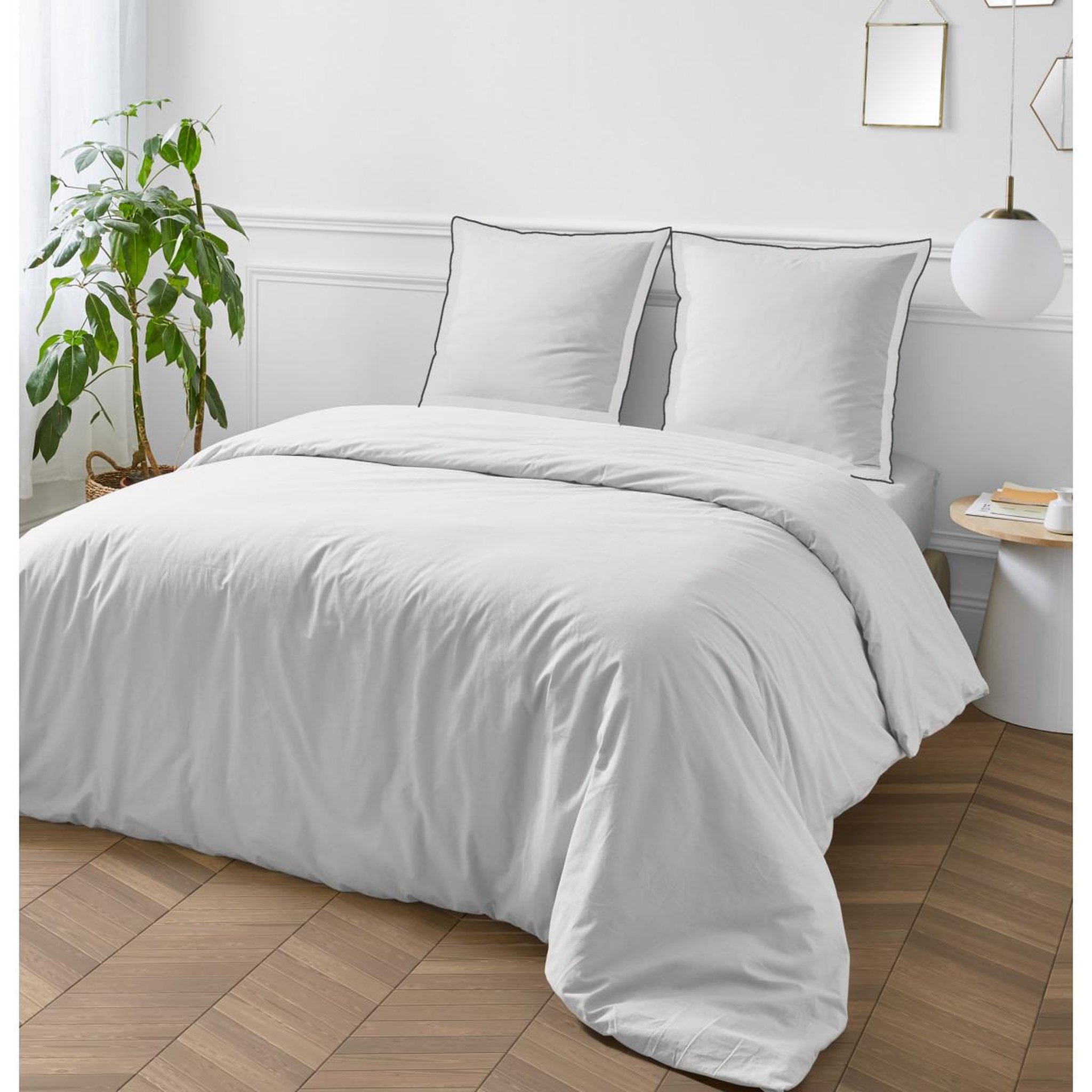 Voir la diapositive 2 : FUTURE HOME Parure de lit unie en coton finition bourdon