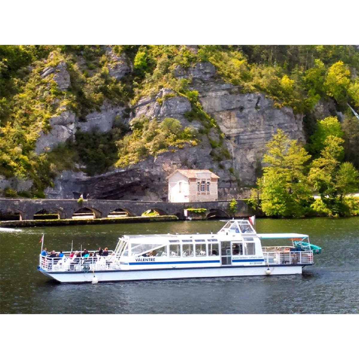 Smartbox 2h de balade en bateau et en petit train pour découvrir Cahors avec boisson de bienvenue pour 2 - Coffret Cadeau Sport & Aventure