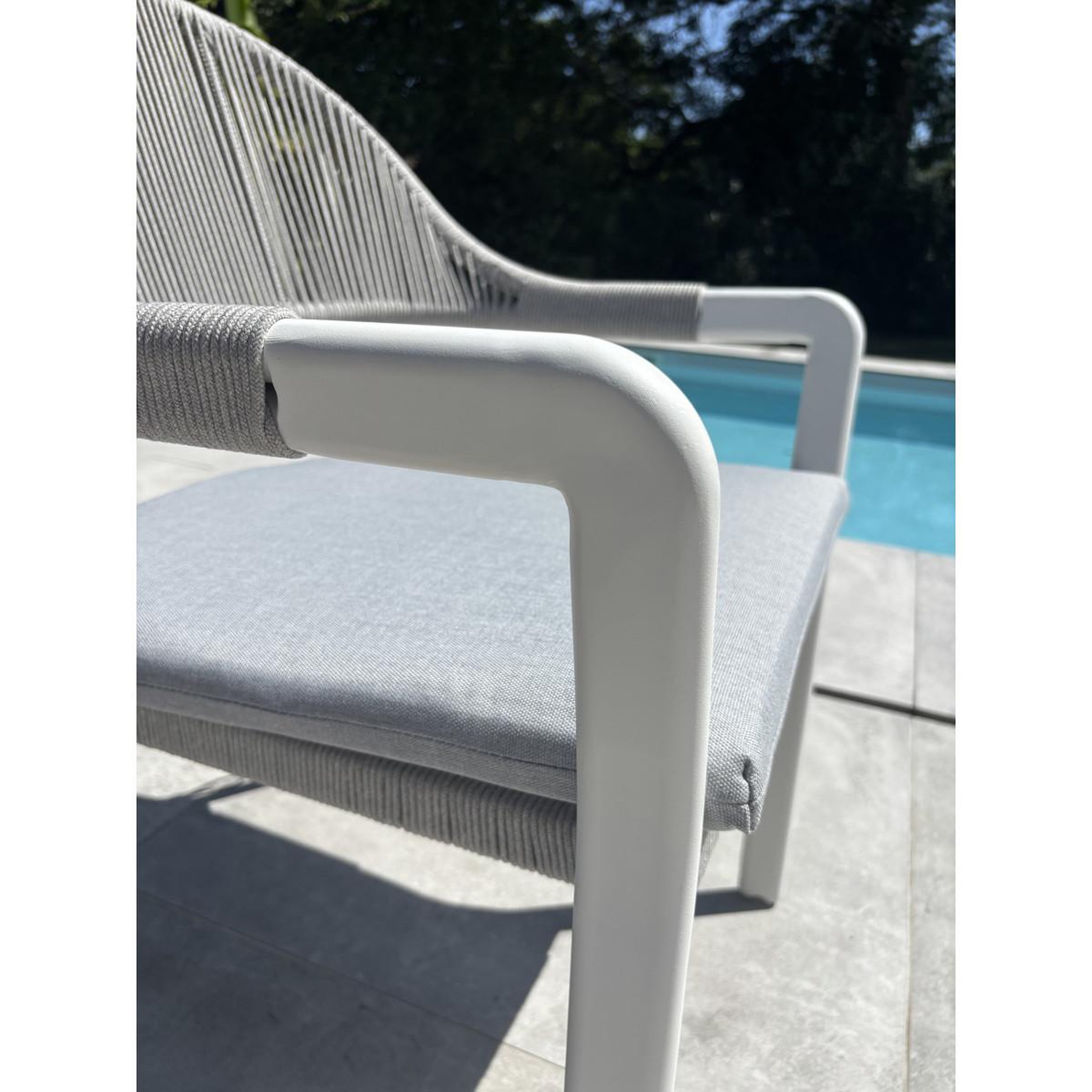 Voir la diapositive 6 : Paris Prix Lot de 2 fauteuils de jardin empilables  abella  86cm blanc