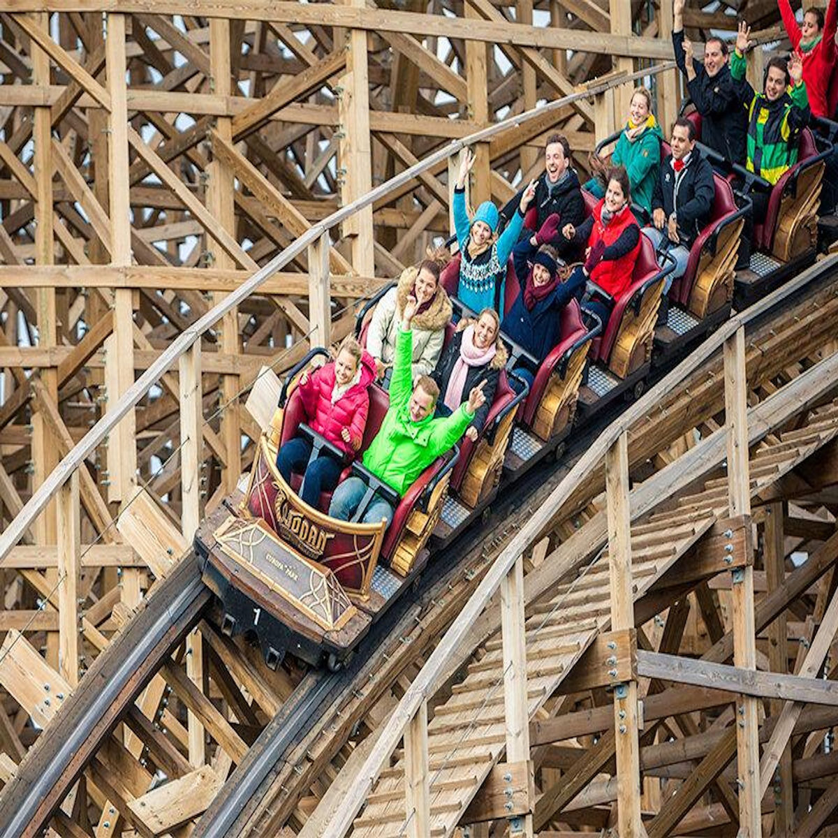 Smartbox Europa-Park 2026 : 2 entrées adultes pour deux jours en basse saison - Coffret Cadeau Sport & Aventure