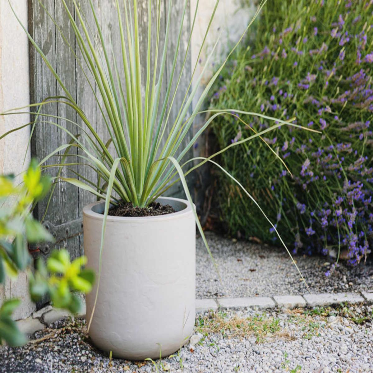 Eda Pot de fleurs rond en plastique Volcania UP - Beige calcaire - Ø 40 cm - Eda