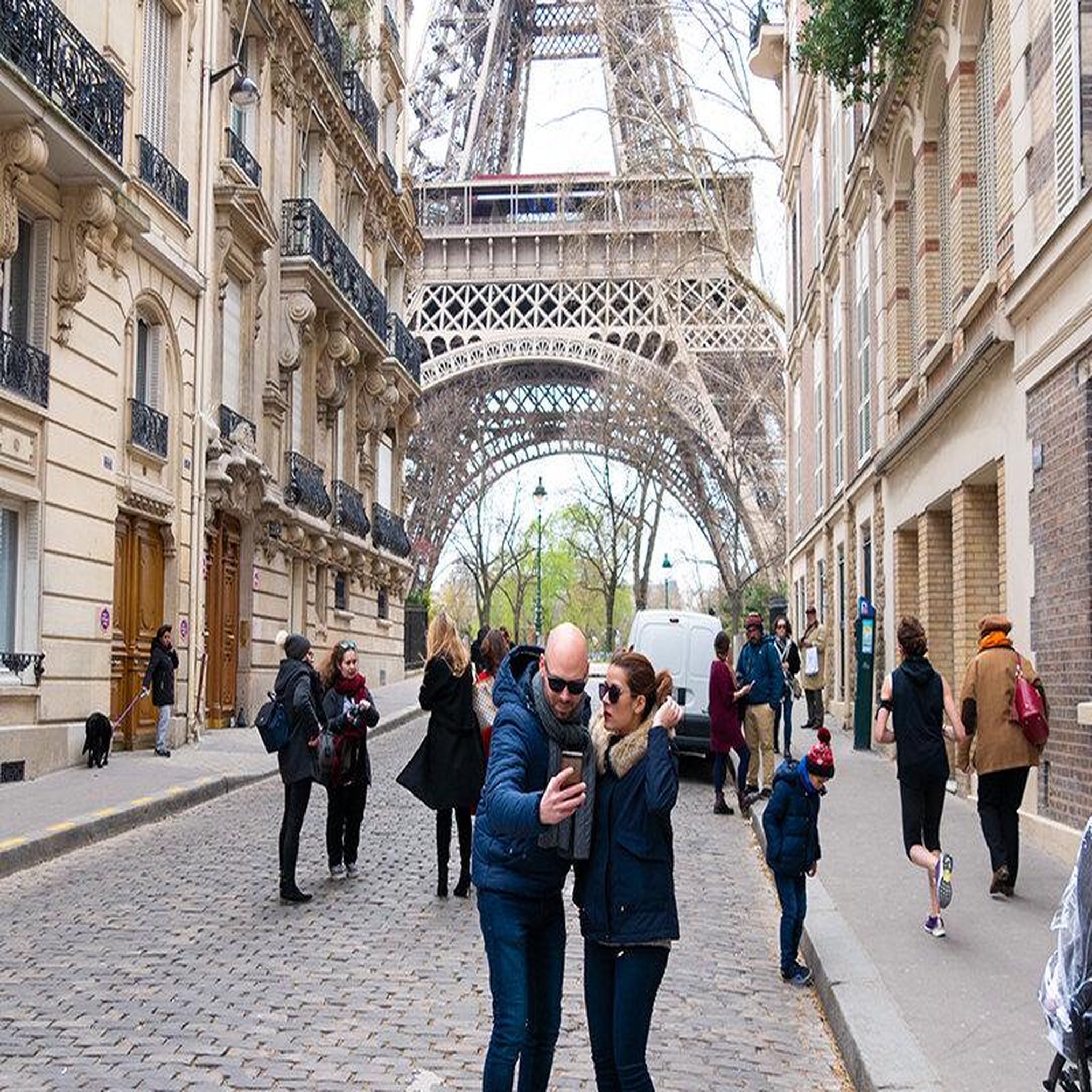 Voir la diapositive 4 : Smartbox Paris en famille : croisière et visites dans la capitale - Coffret Cadeau Sport & Aventure