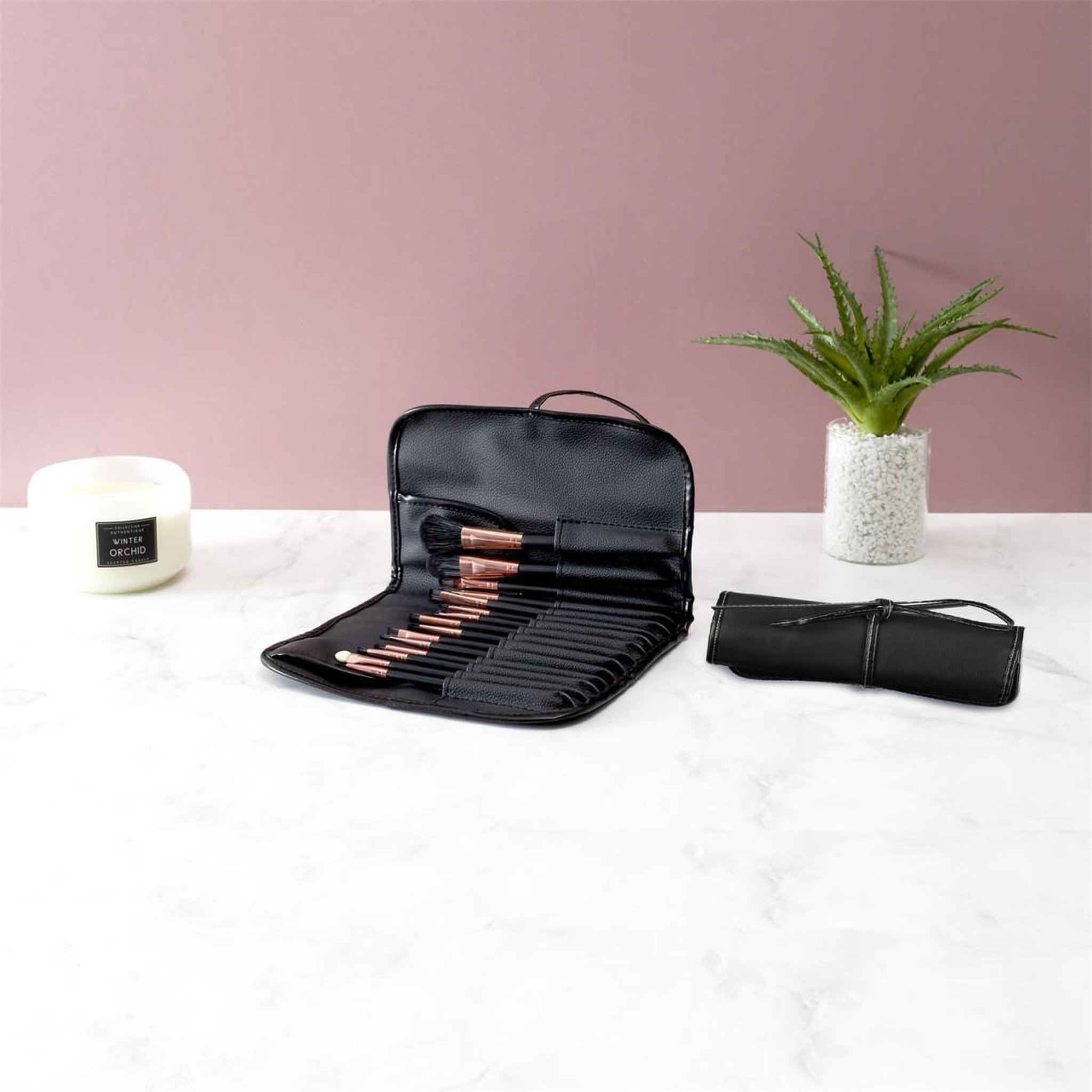 Voir la diapositive 6 : Cosmetic Club Trousse à maquillage  15 pinceaux  23cm noir