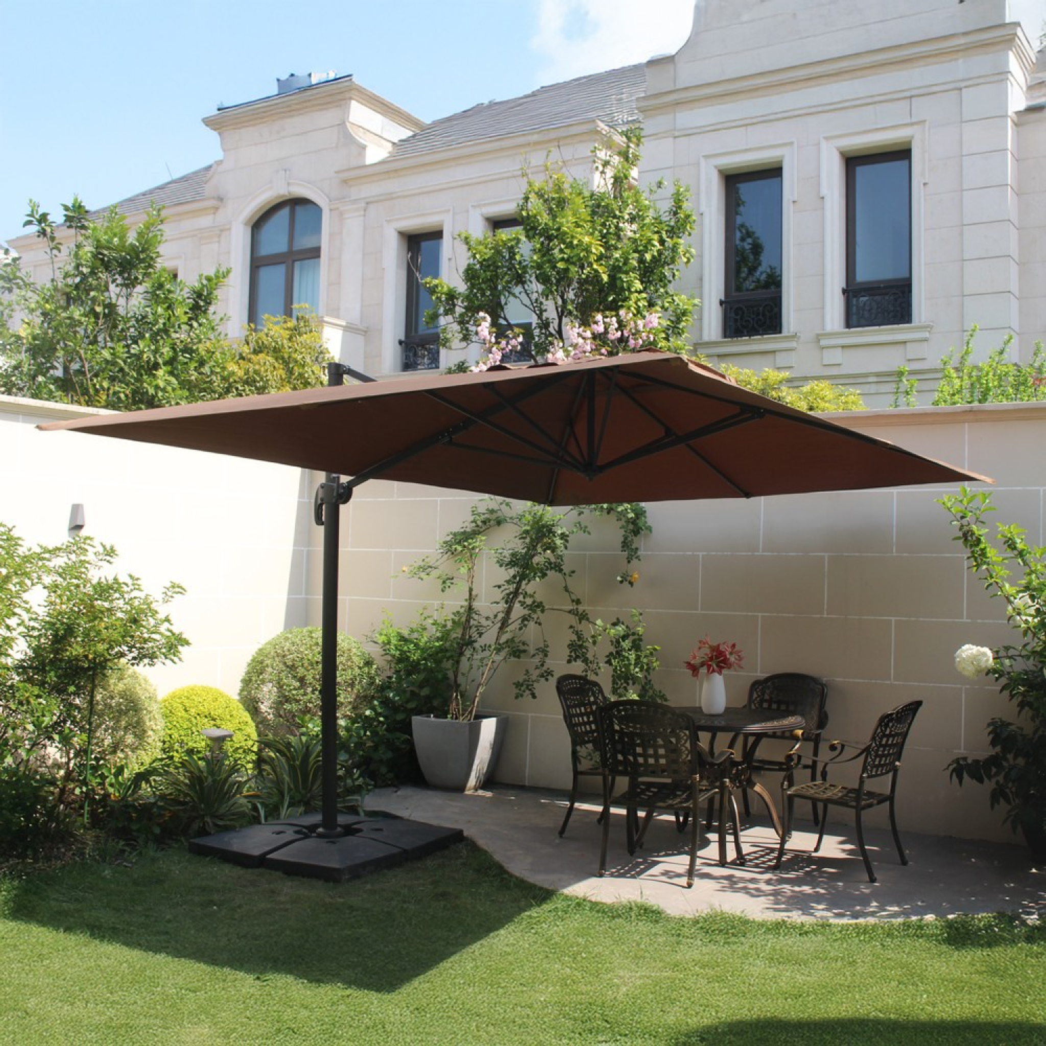 Voir la diapositive 4 : CONCEPT USINE Ensemble parasol  marron 3x4m et 4 dalles à lester CESARE