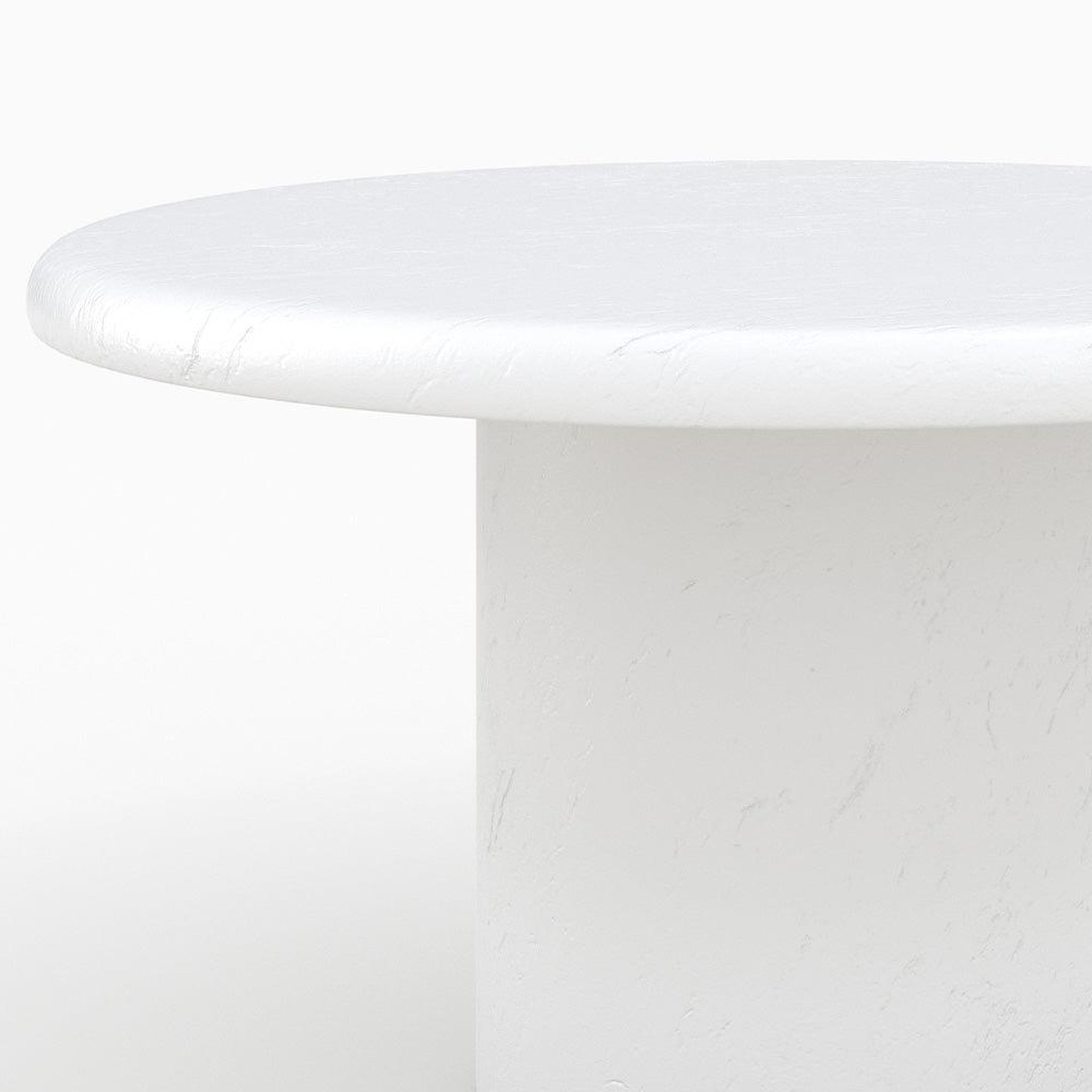 Voir la diapositive 6 : MAISON PAVANE Table basse ronde en béton blanc cassé-lulli