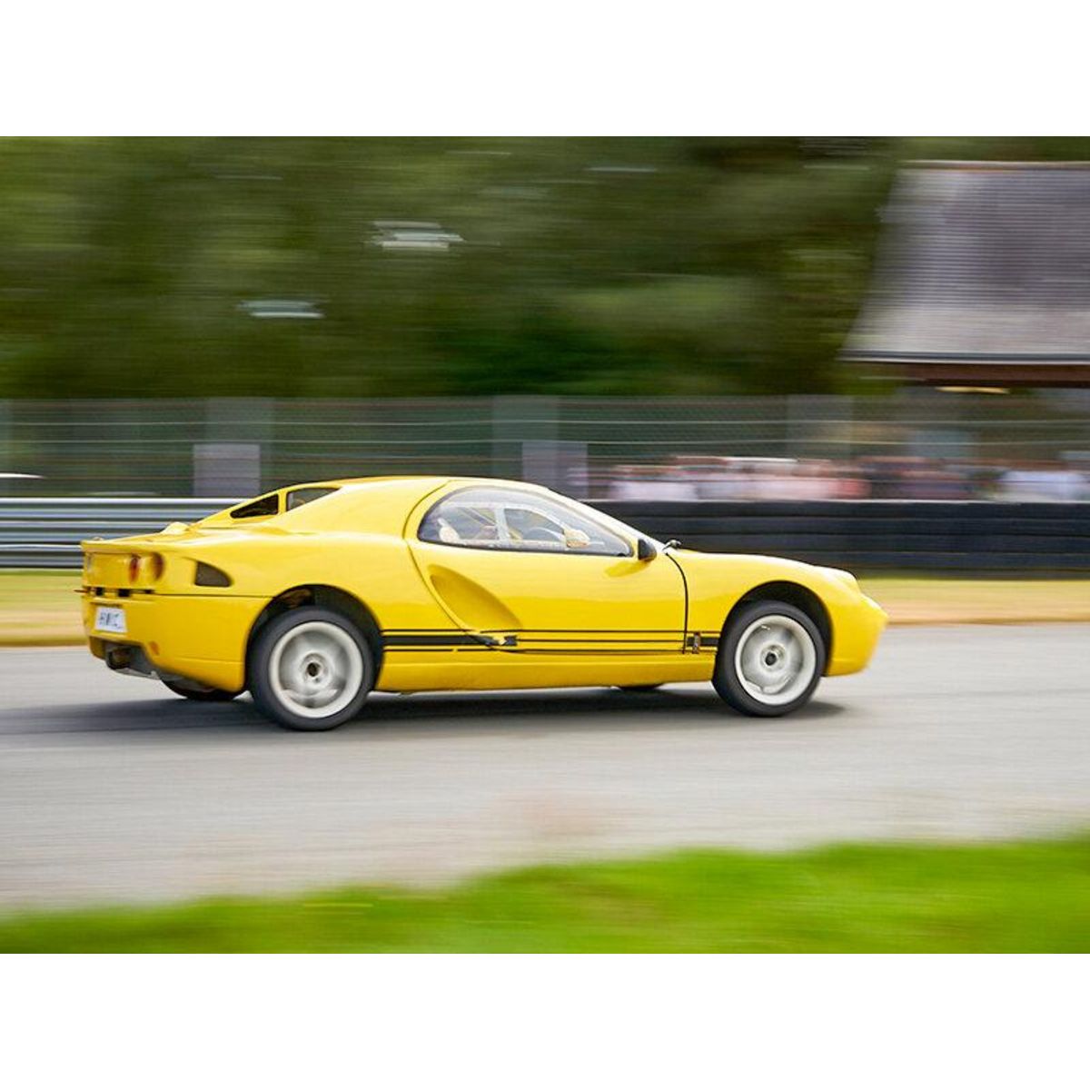 Smartbox 6 tours au volant d'une Ford Mustang et 2 tours de baptême à bord d'une berline Hommell à Lohéac - Coffret Cadeau Sport & Aventure