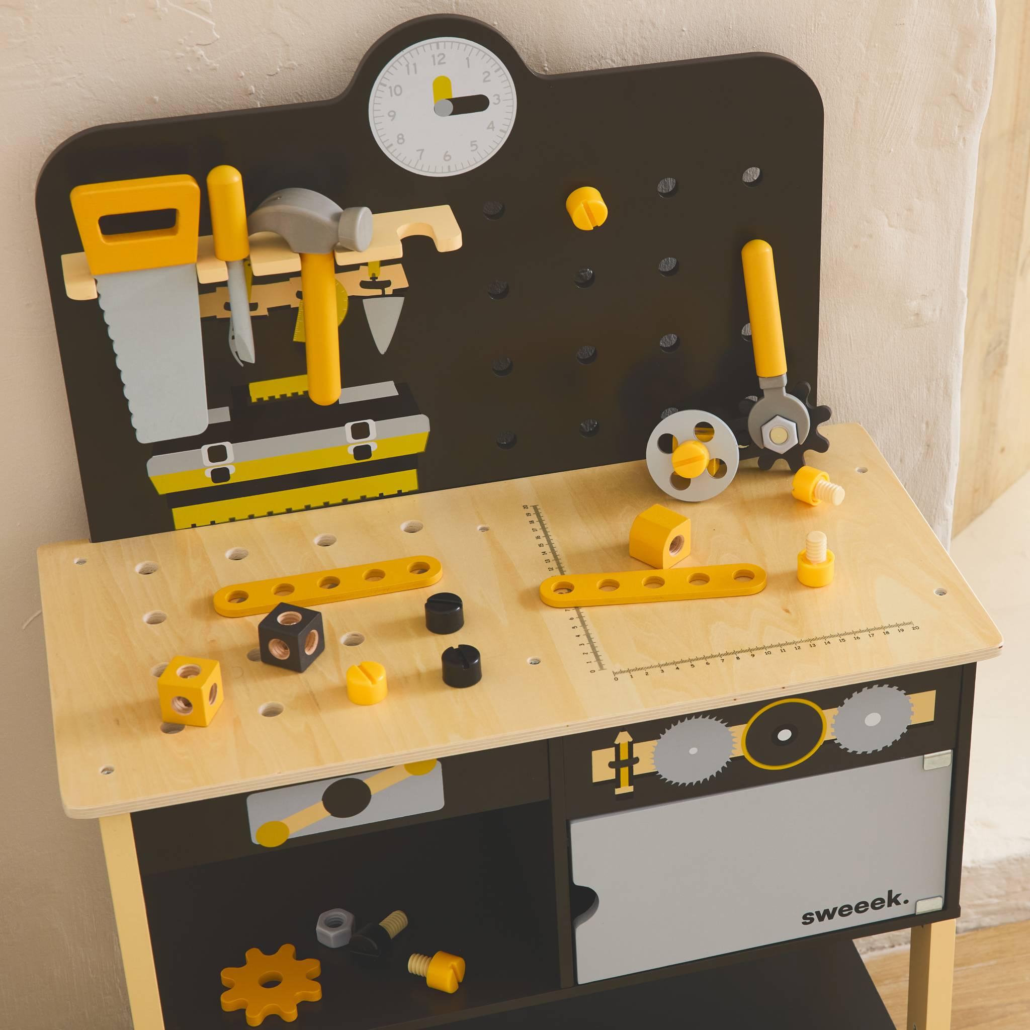 Voir la diapositive 4 : SWEEEK Etabli en bois pour enfant avec 53 accessoires