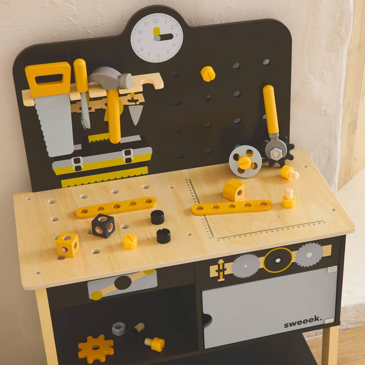 SWEEEK Etabli en bois pour enfant avec 53 accessoires