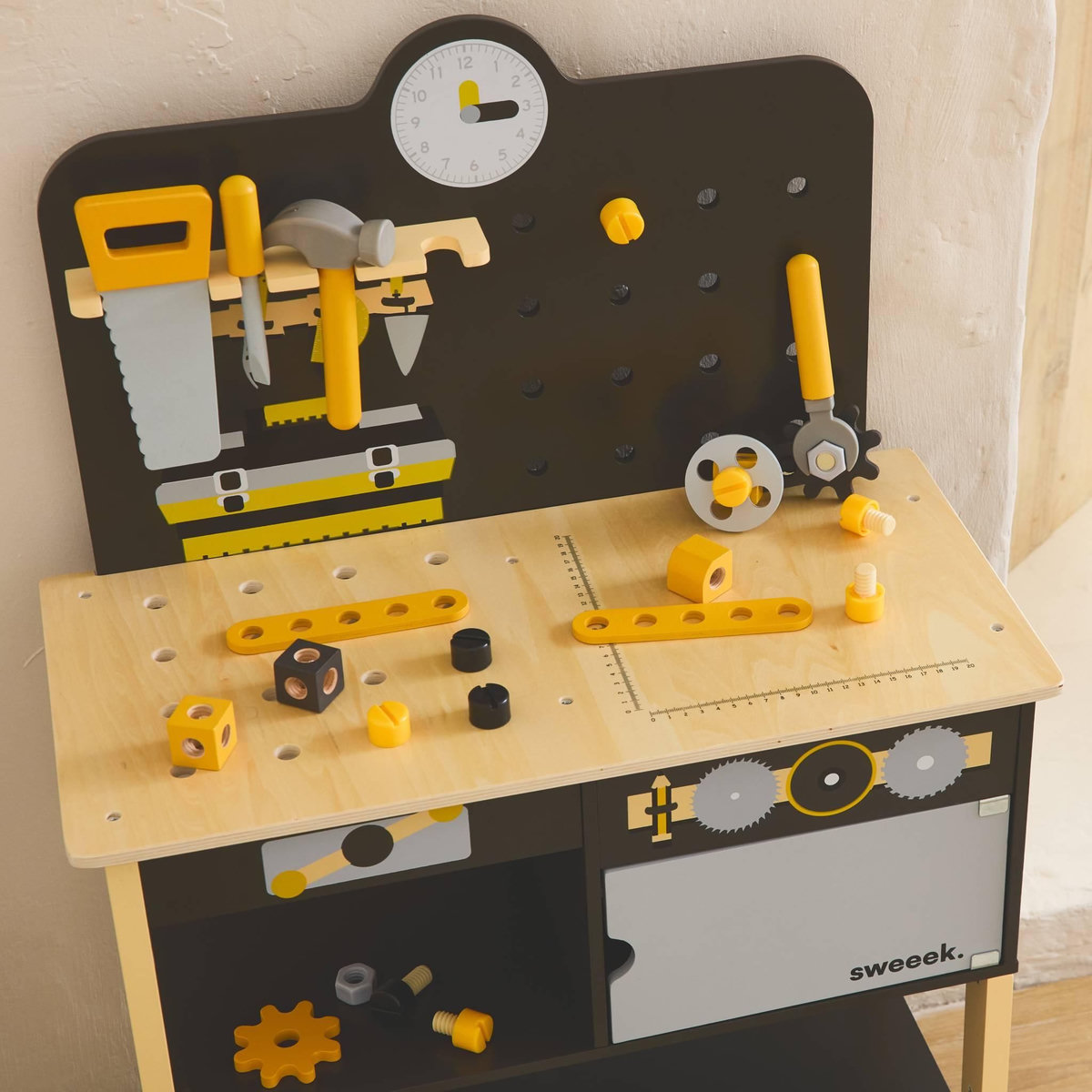 SWEEEK Etabli en bois pour enfant avec 53 accessoires