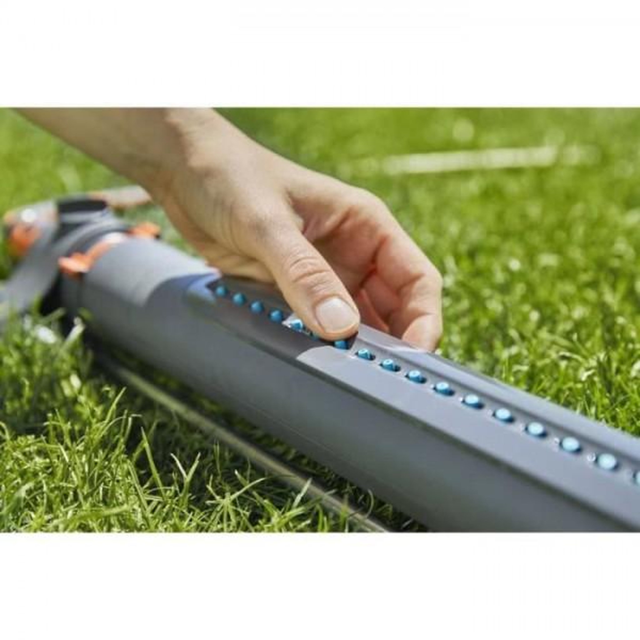 Voir la diapositive 4 : Gardena Arroseur  oscillant AquaZoom S - GARDENA - Surface 150m² - Portée 15m max - Résistant UV et gel - Garantie 5 ans
