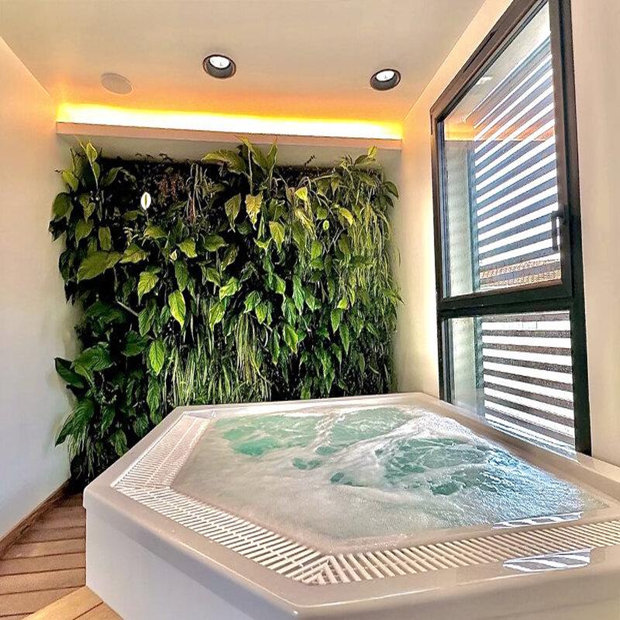 Voir la diapositive 6 : Smartbox Massage corps et visage avec accès au spa dans un hôtel 4* près de argelès-sur-mer - coffret cadeau bien-être