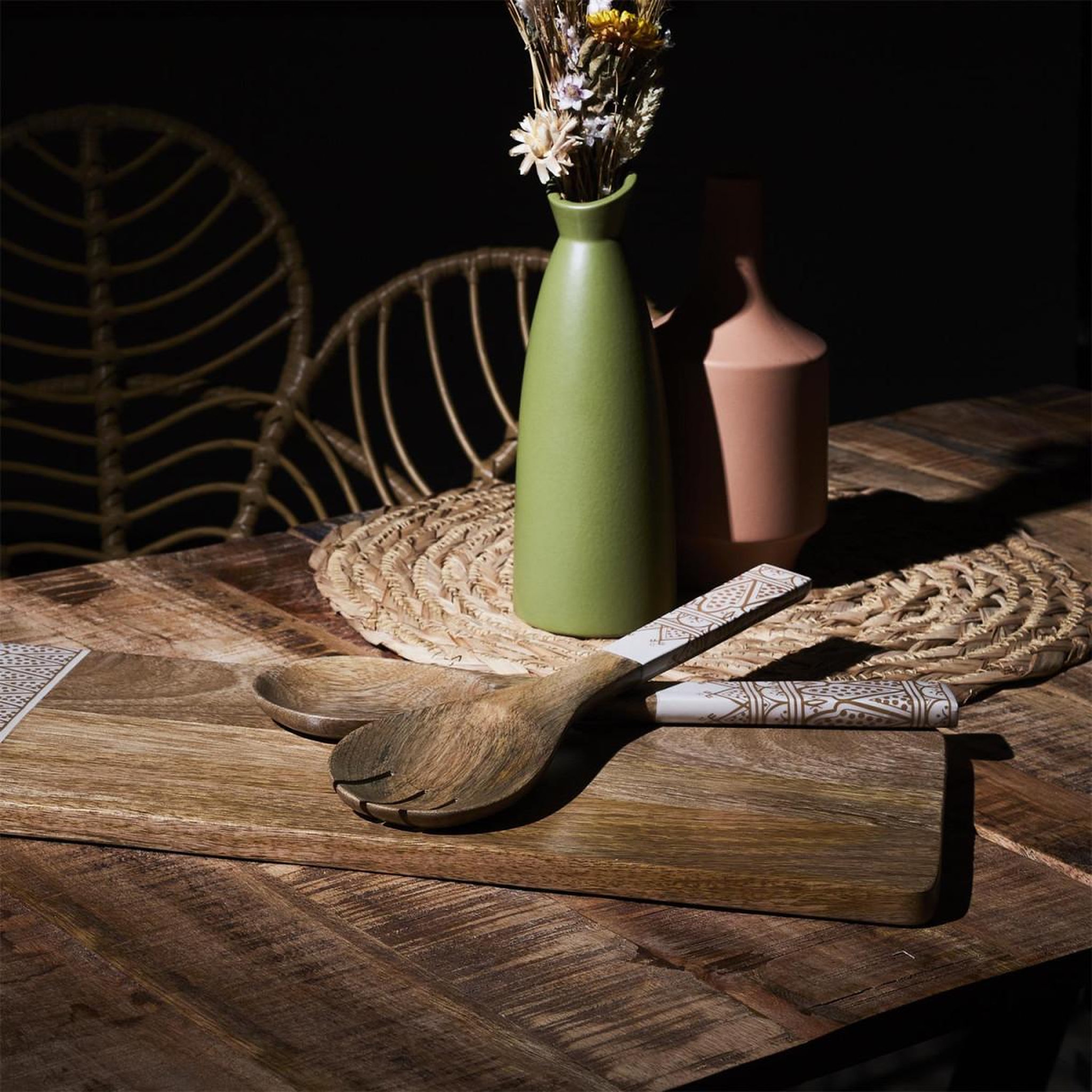 Voir la diapositive 4 : The Home Deco Factory Couverts à Salade en Bois  Dune  30cm Terracotta