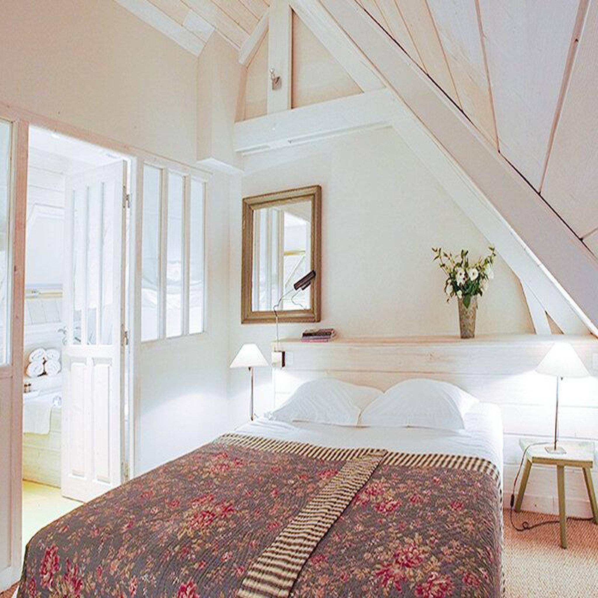 Voir la diapositive 2 : Smartbox Escapade à la trinité-sur-mer en hôtel 4* avec demi-bouteille de champagne et soin d'1h - coffret cadeau séjour