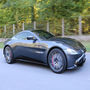 Voir la diapositive 3 : Smartbox Stage de pilotage : 2 tours sur le circuit de Nogaro en Aston Martin V8 Vantage - Coffret Cadeau Sport & Aventure
