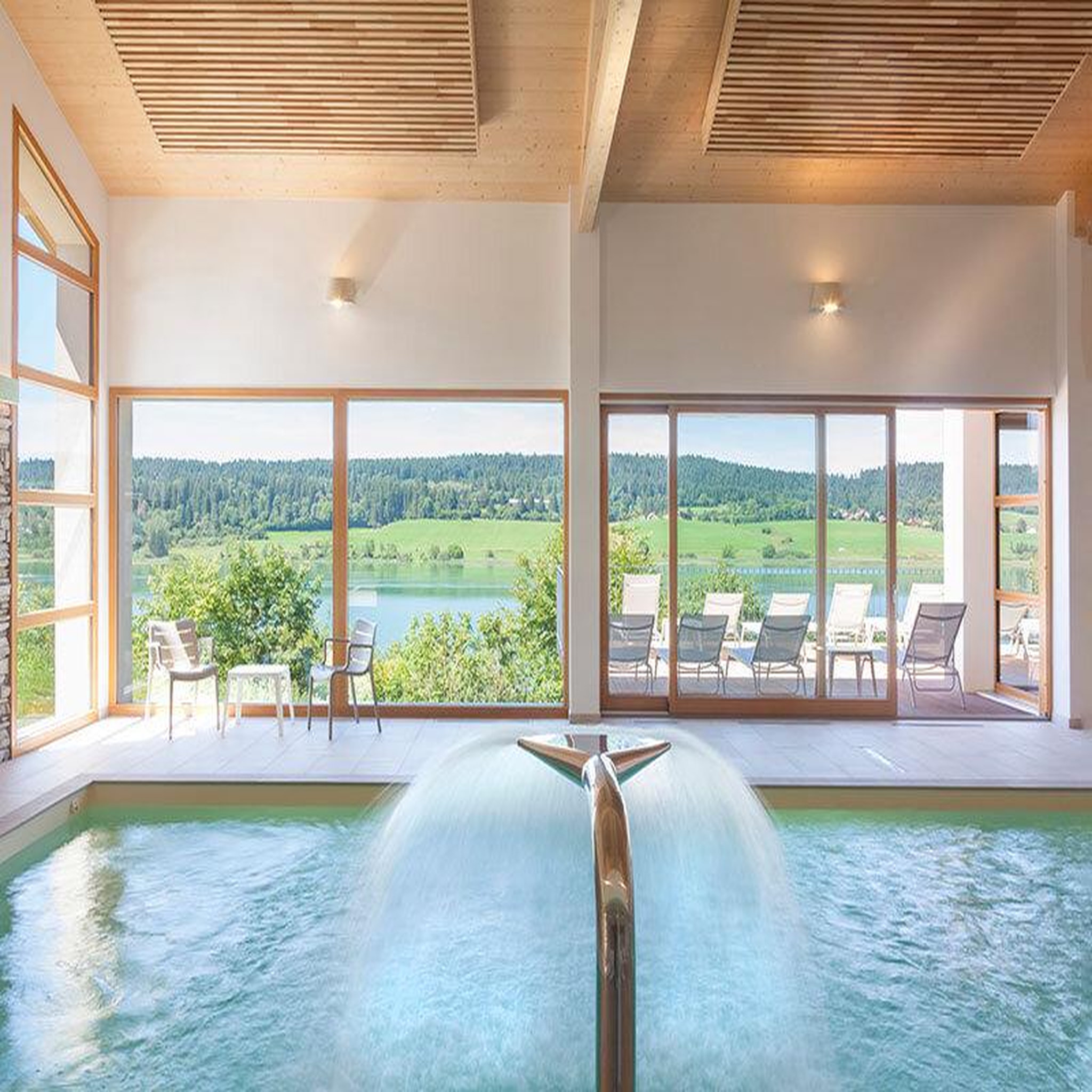 Voir la diapositive 2 : Smartbox 3h d'accès au spa cinq mondes avec pause gourmande - coffret cadeau bien-être