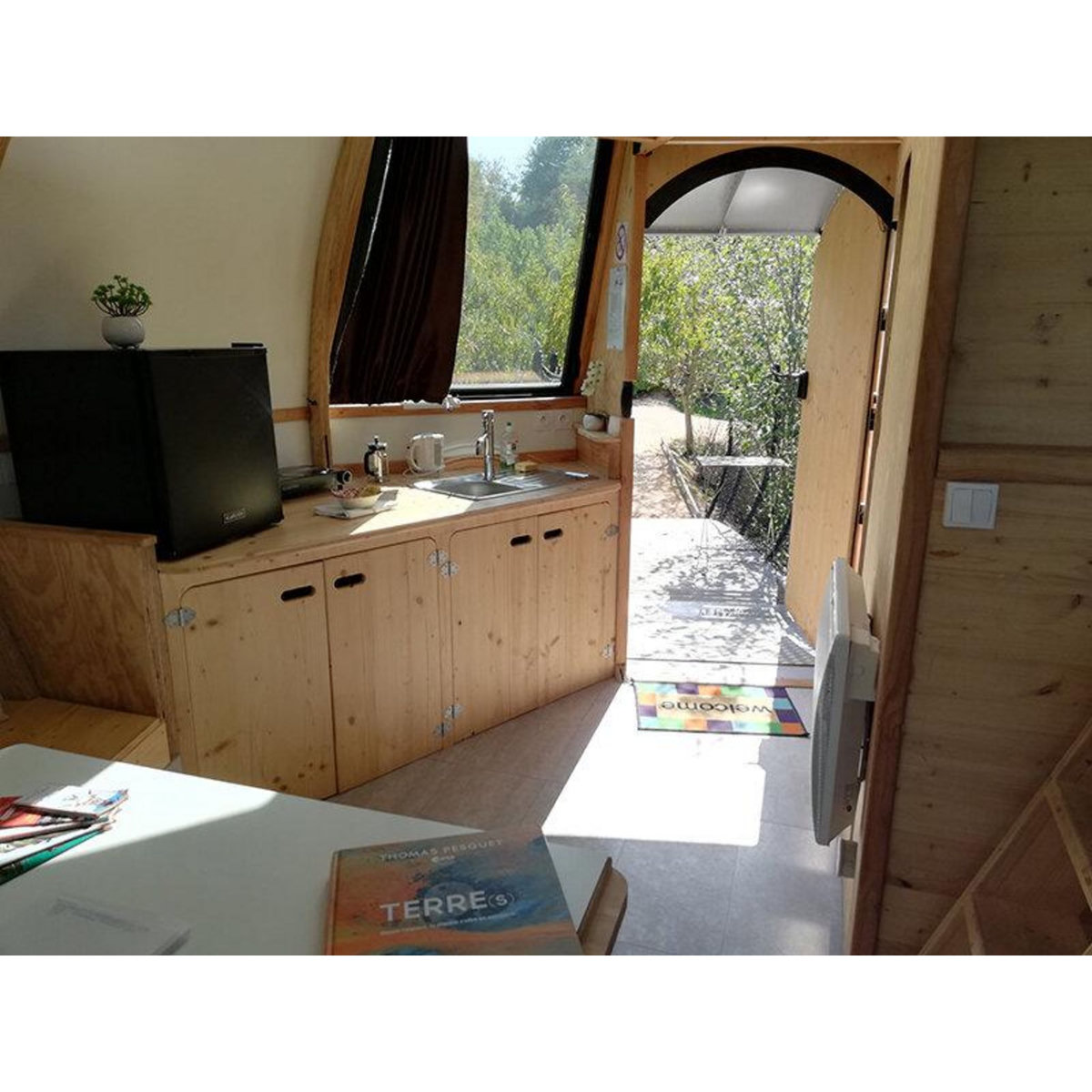 Smartbox Séjour insolite dans un Vaisseau Spatial Terrestre avec activité sensorielle près de Mâcon - Coffret Cadeau Séjour