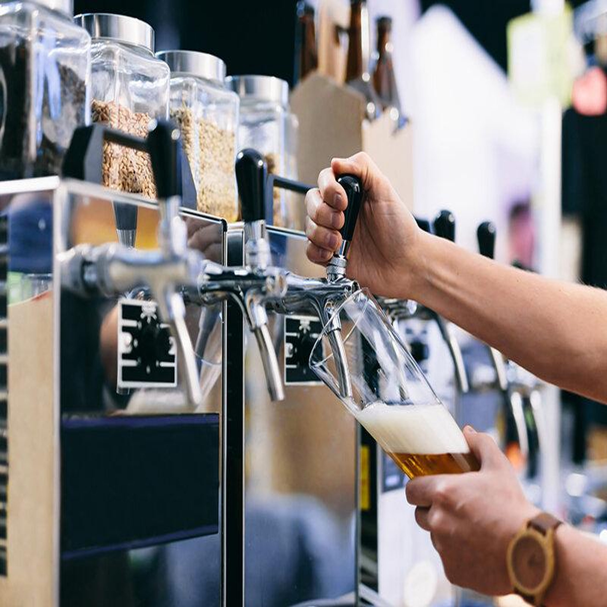 Voir la diapositive 2 : Smartbox Atelier d'initiation au brassage artisanal de bière pour 1 personne à Marseille - Coffret Cadeau Sport & Aventure