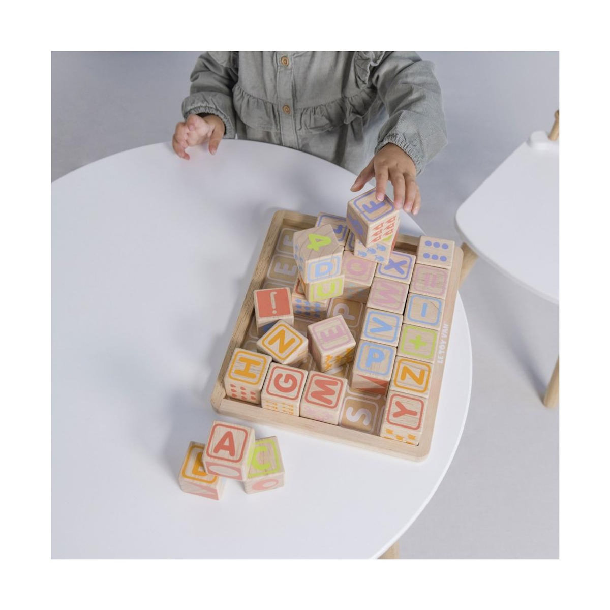 Le Toy Van 30 Blocs a empiller en bois ABC