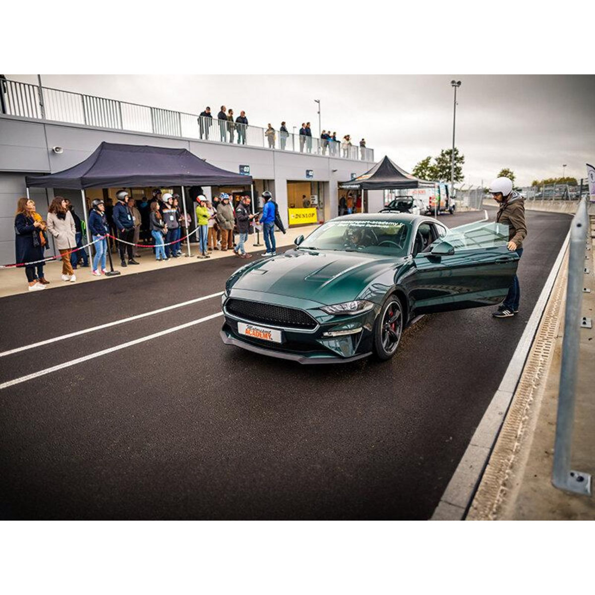 Smartbox Stage de pilotage : 2 tours sur le circuit de La Châtre en Ford Mustang Bullit - Coffret Cadeau Sport & Aventure