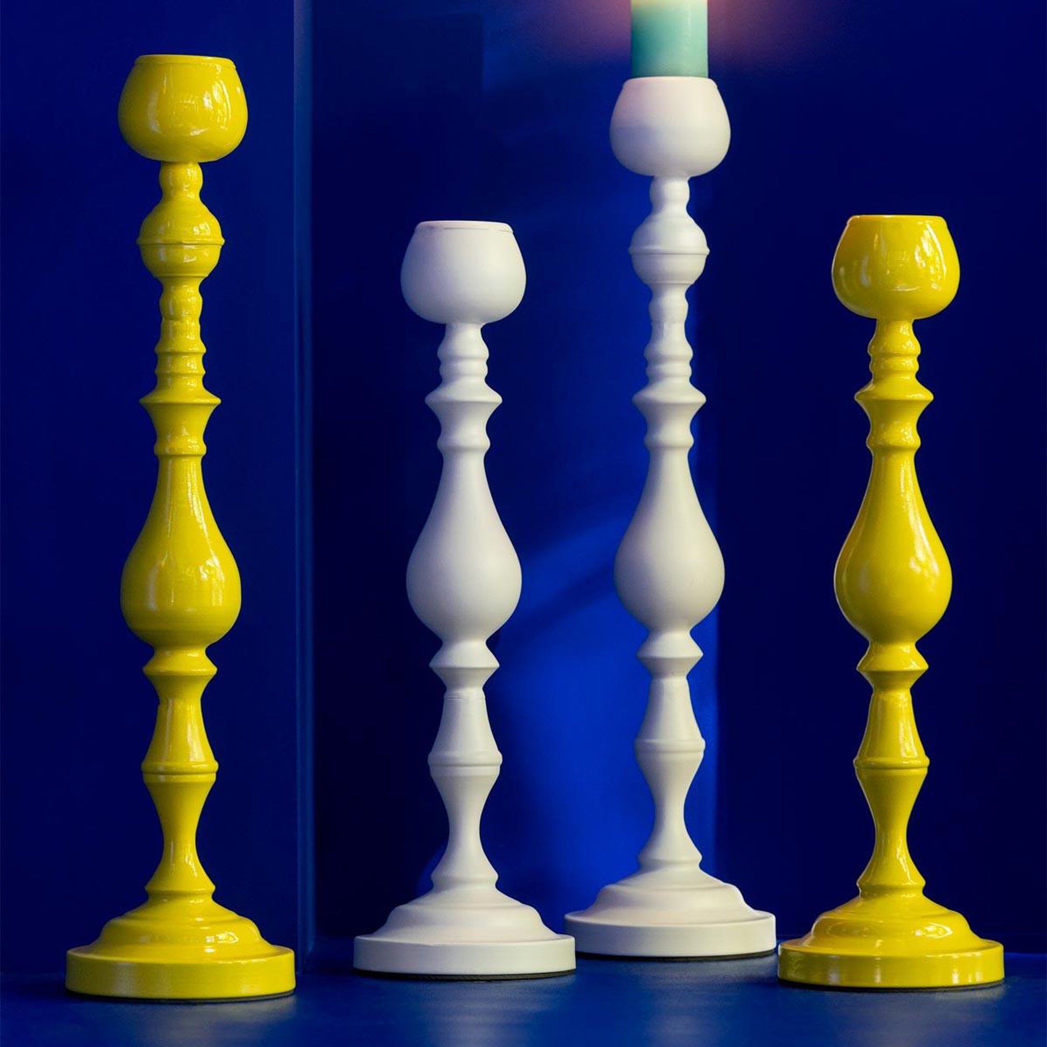 Voir la diapositive 5 : J-LINE Bougeoir en métal  monarchy  57cm blanc