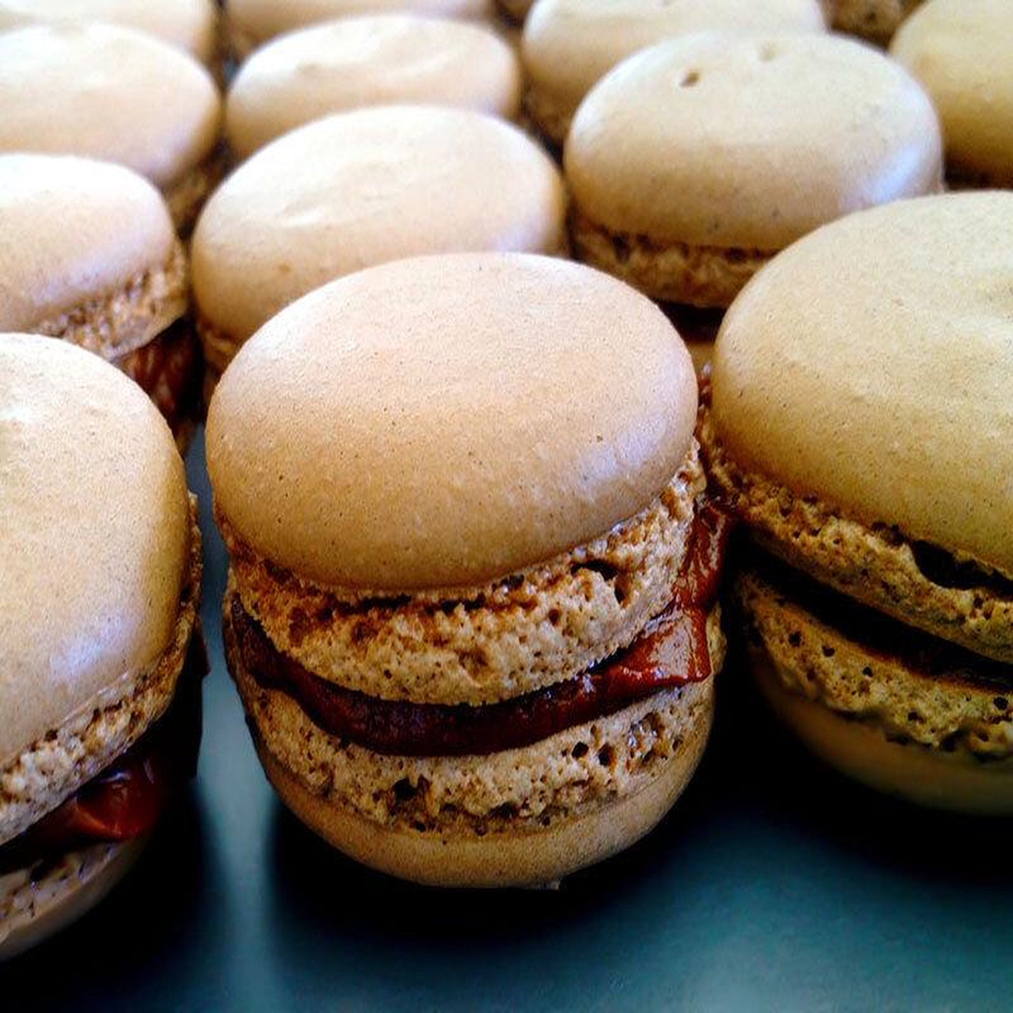 Voir la diapositive 3 : Smartbox Cours en ligne avec un pâtissier : apprendre à faire des macarons - coffret cadeau gastronomie