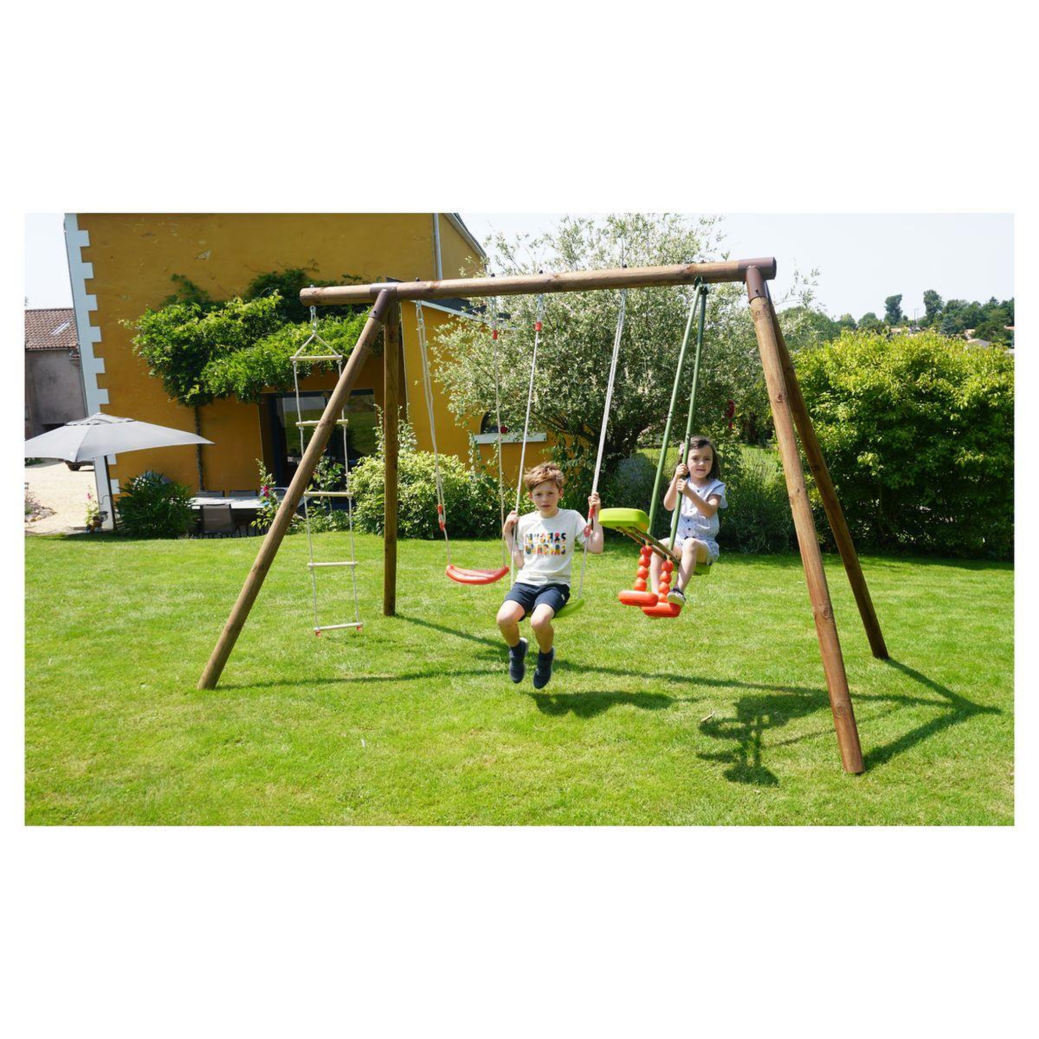 Voir la diapositive 1 : Soulet Portique balançoire -  Bois - H2,20m - GABIN