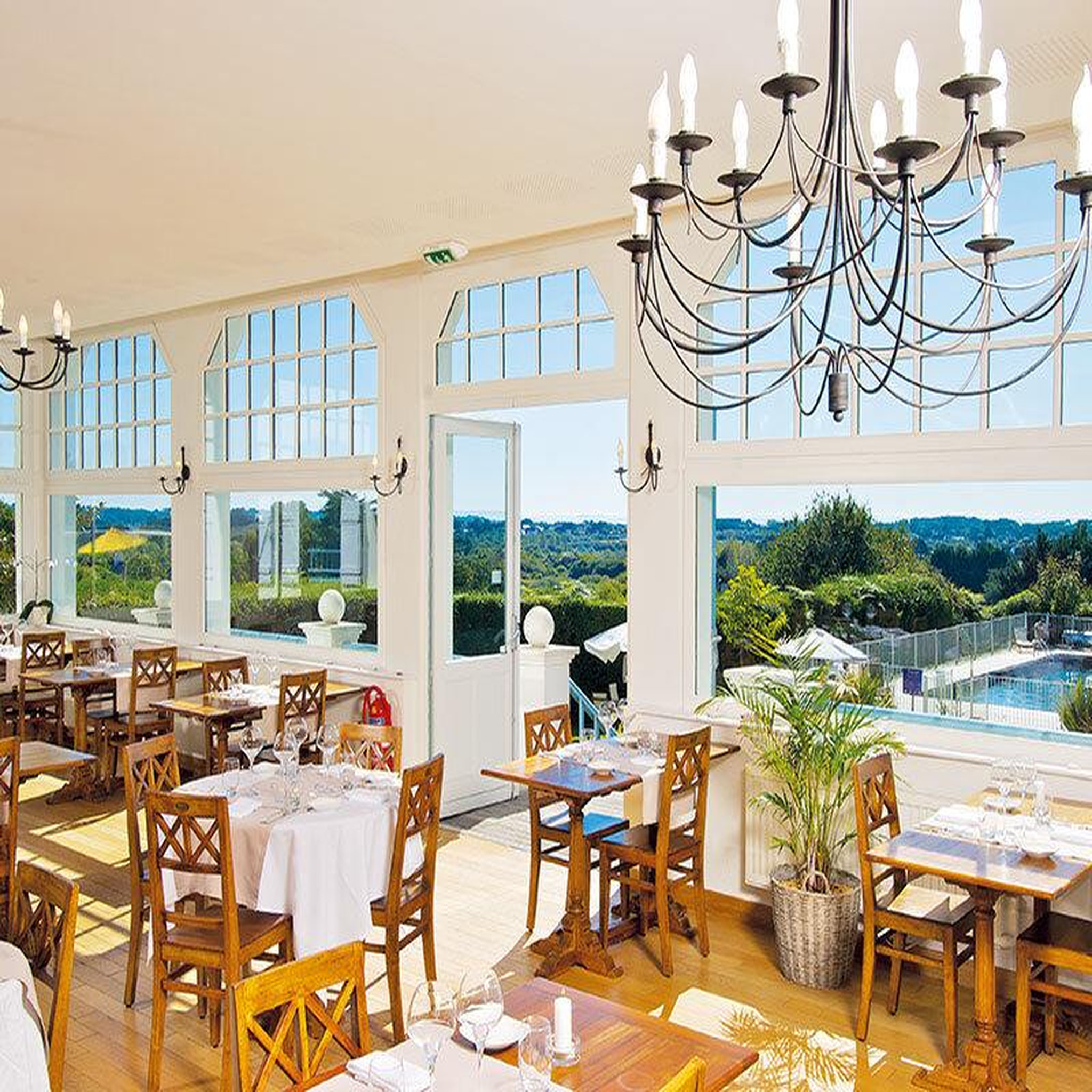 Voir la diapositive 3 : Smartbox 2 jours merveilleux à carnac en hôtel 3* avec un délicieux dîner 4 plats - coffret cadeau séjour