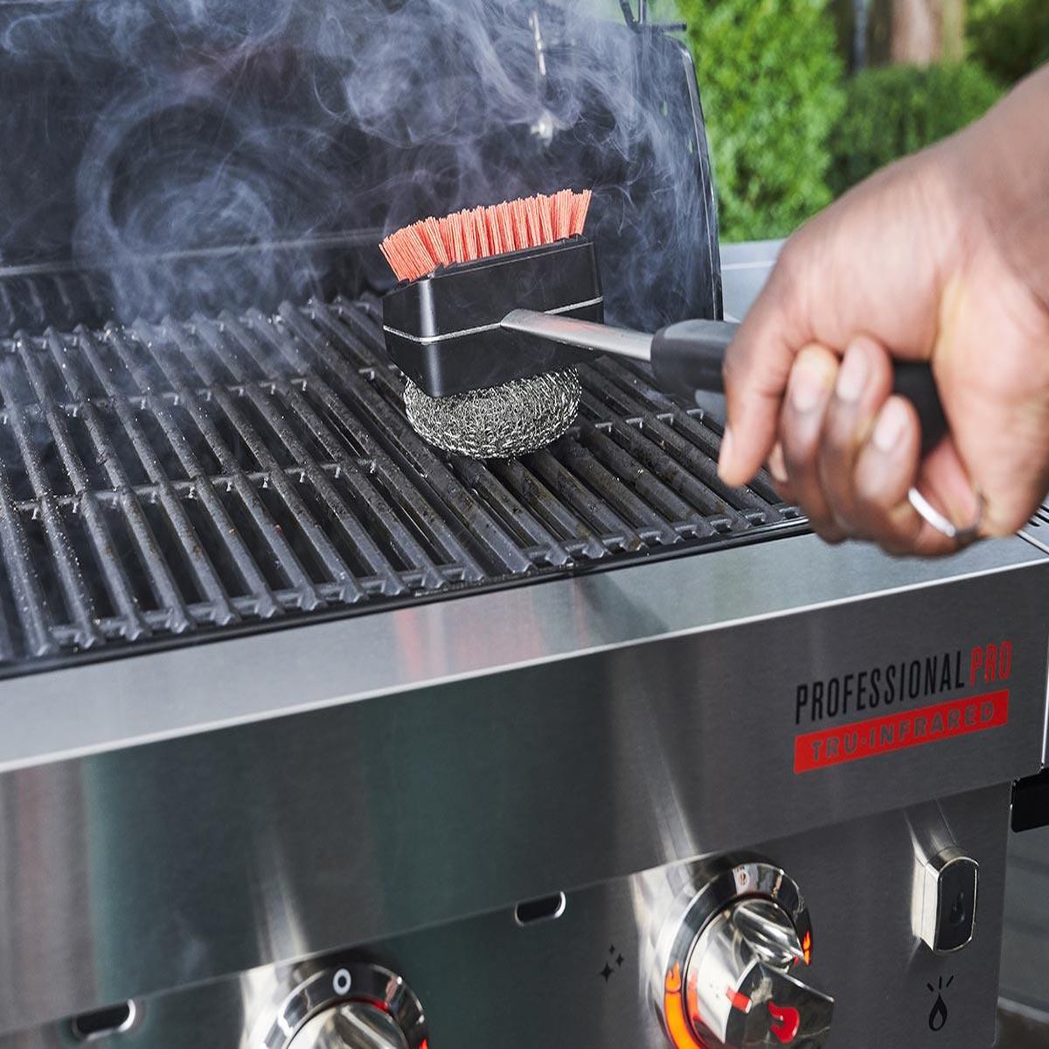 Voir la diapositive 2 : CHAR-BROIL Brosse Premium Hot and Cold-clean - Char-Broil