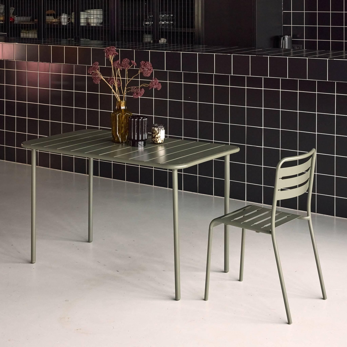 SWEEEK Table de jardin métal 4 places, Amelia L 120 x 70 x 72,5cm