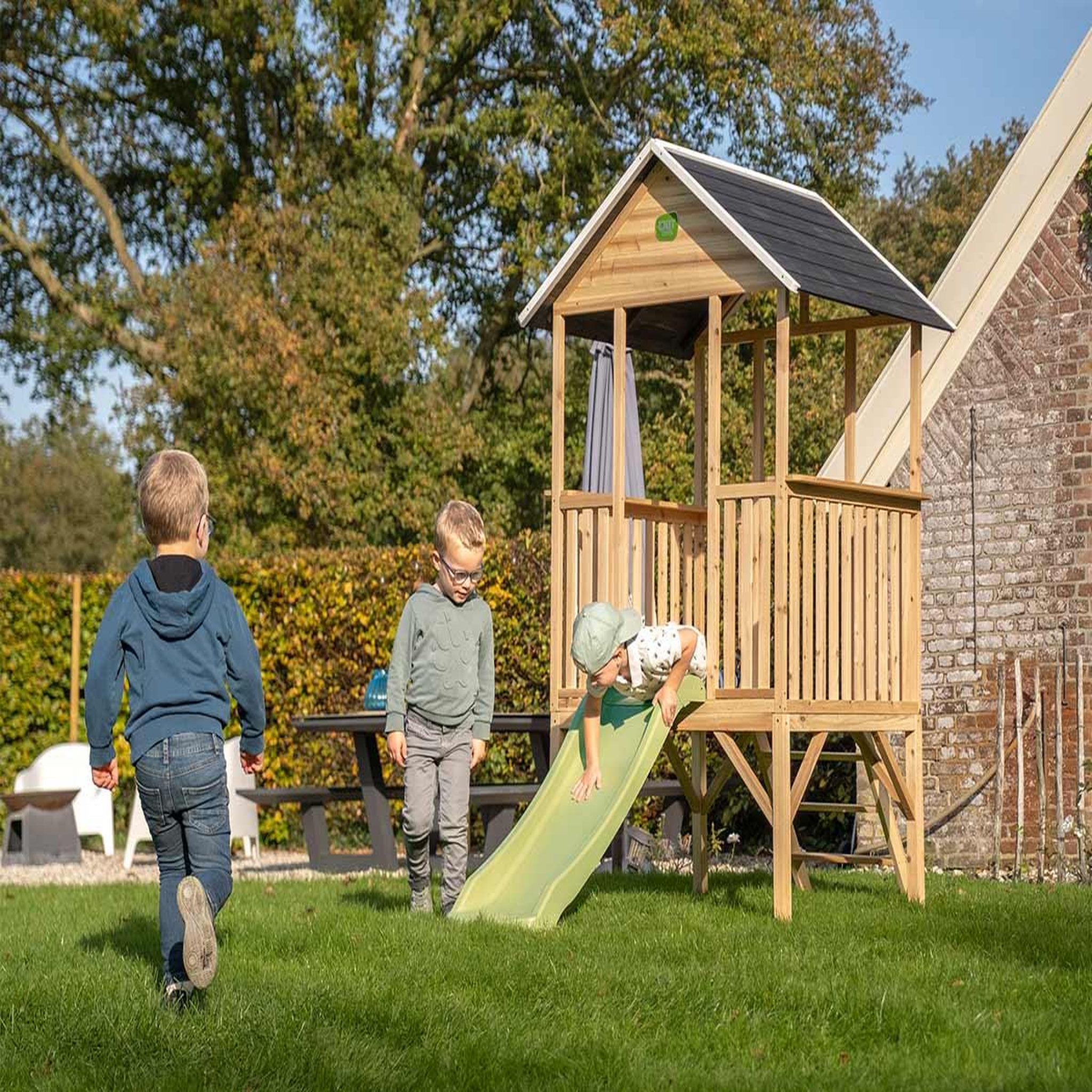 Voir la diapositive 3 : EXIT TOYS Maisonnette en bois pour enfants Panorama 300 - Exit Toys