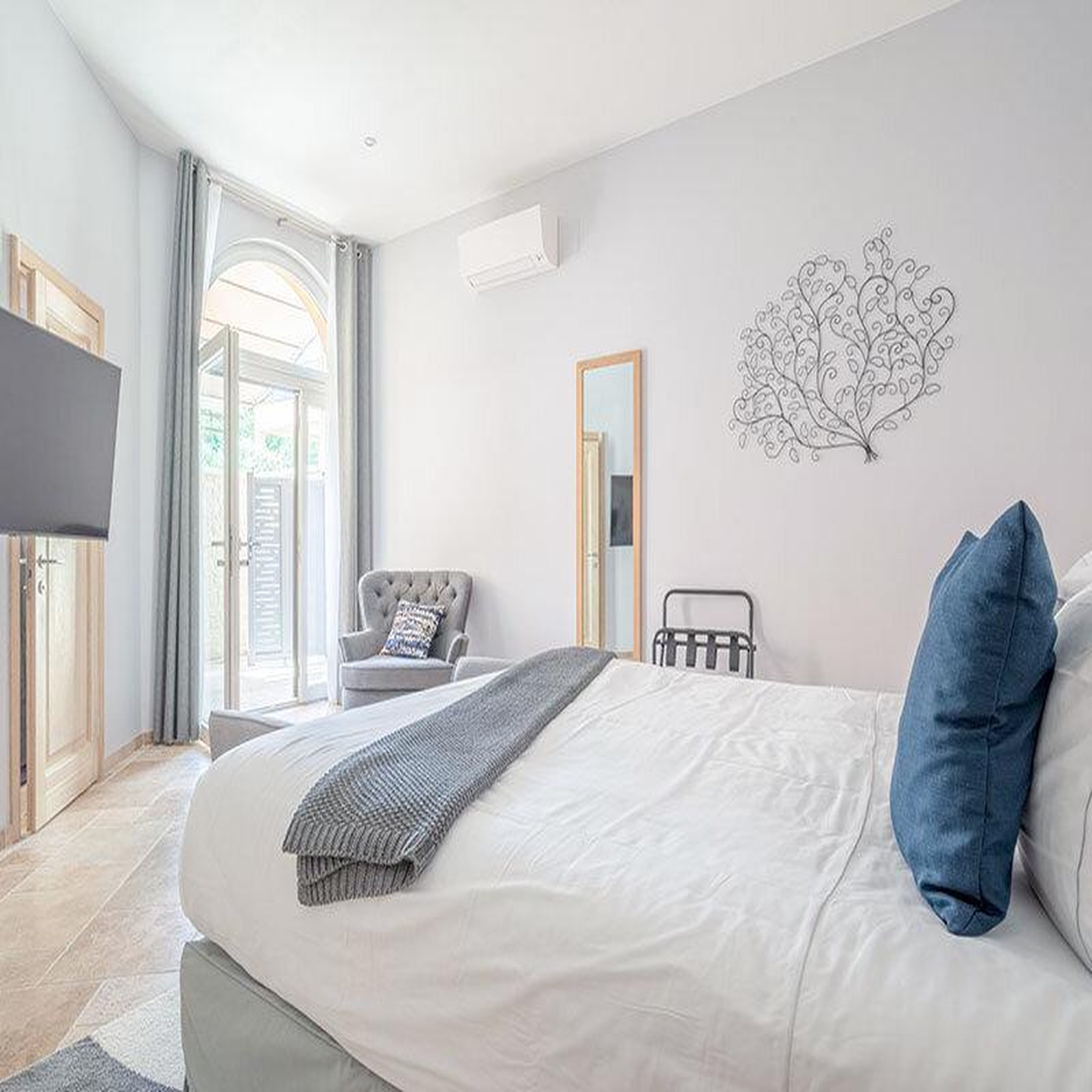 Voir la diapositive 2 : Smartbox 3 jours de luxe en hôtel 5* avec dîner, champagne, massage, spa et golf près d'Aix-en-Provence - Coffret Cadeau Séjour