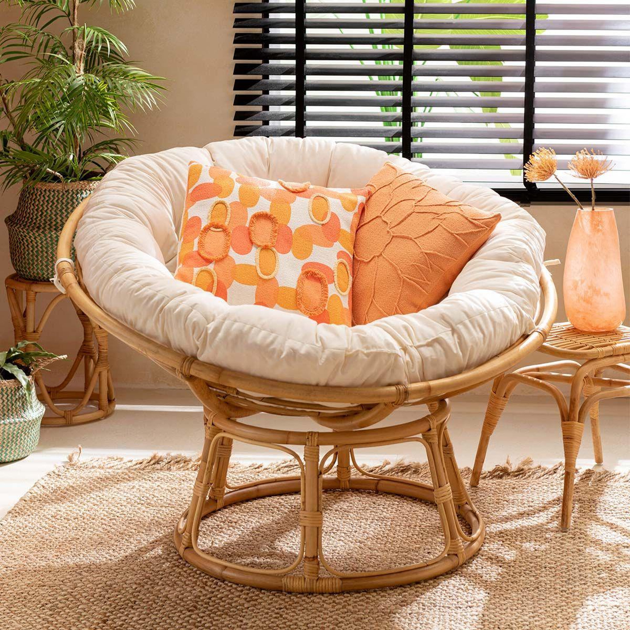 Voir la diapositive 6 : J-LINE Fauteuil en rotin & coussin  céline  115cm naturel