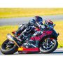 Voir la diapositive 3 : Smartbox Baptême passager en moto : 3 tours à l'arrière d'un pilote professionnel sur le circuit de Fontenay-le-Comte - Coffret Cadeau Sport & Aventure