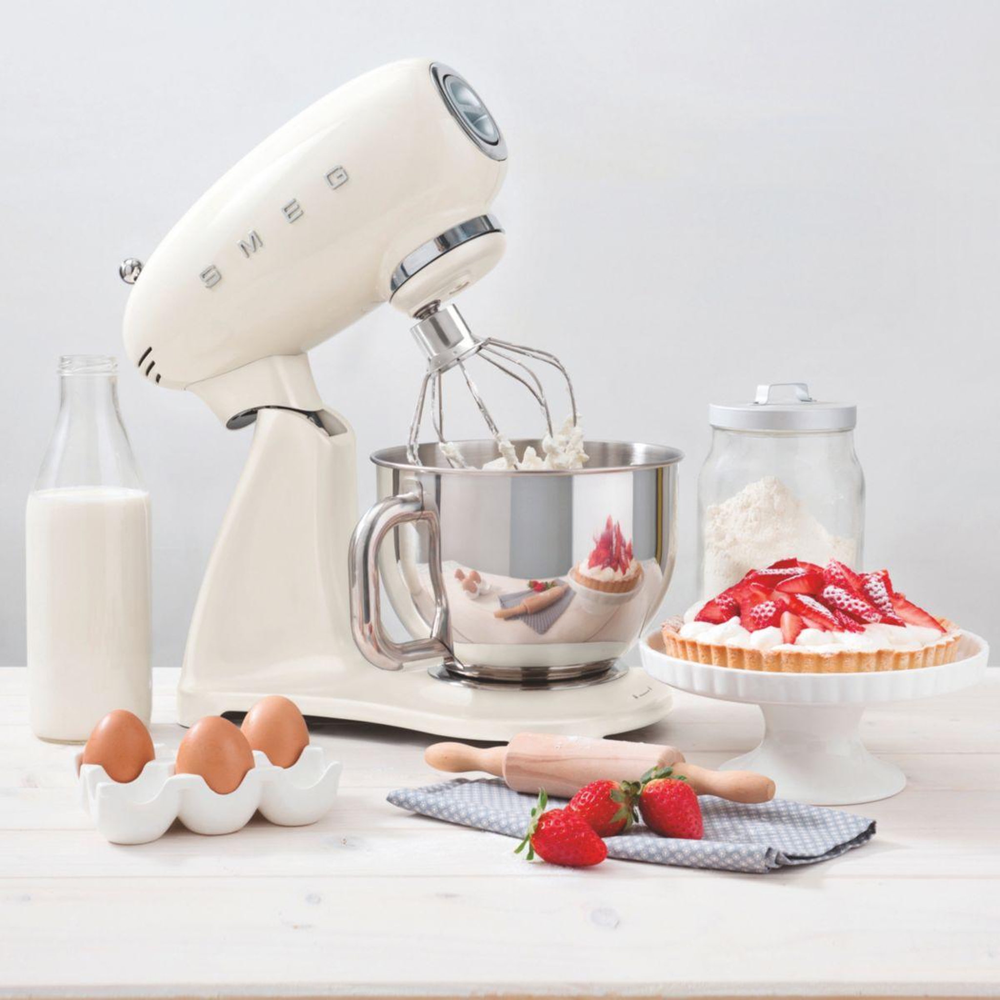 Voir la diapositive 5 : SMEG Robot pâtissier SMF03CREU Crème