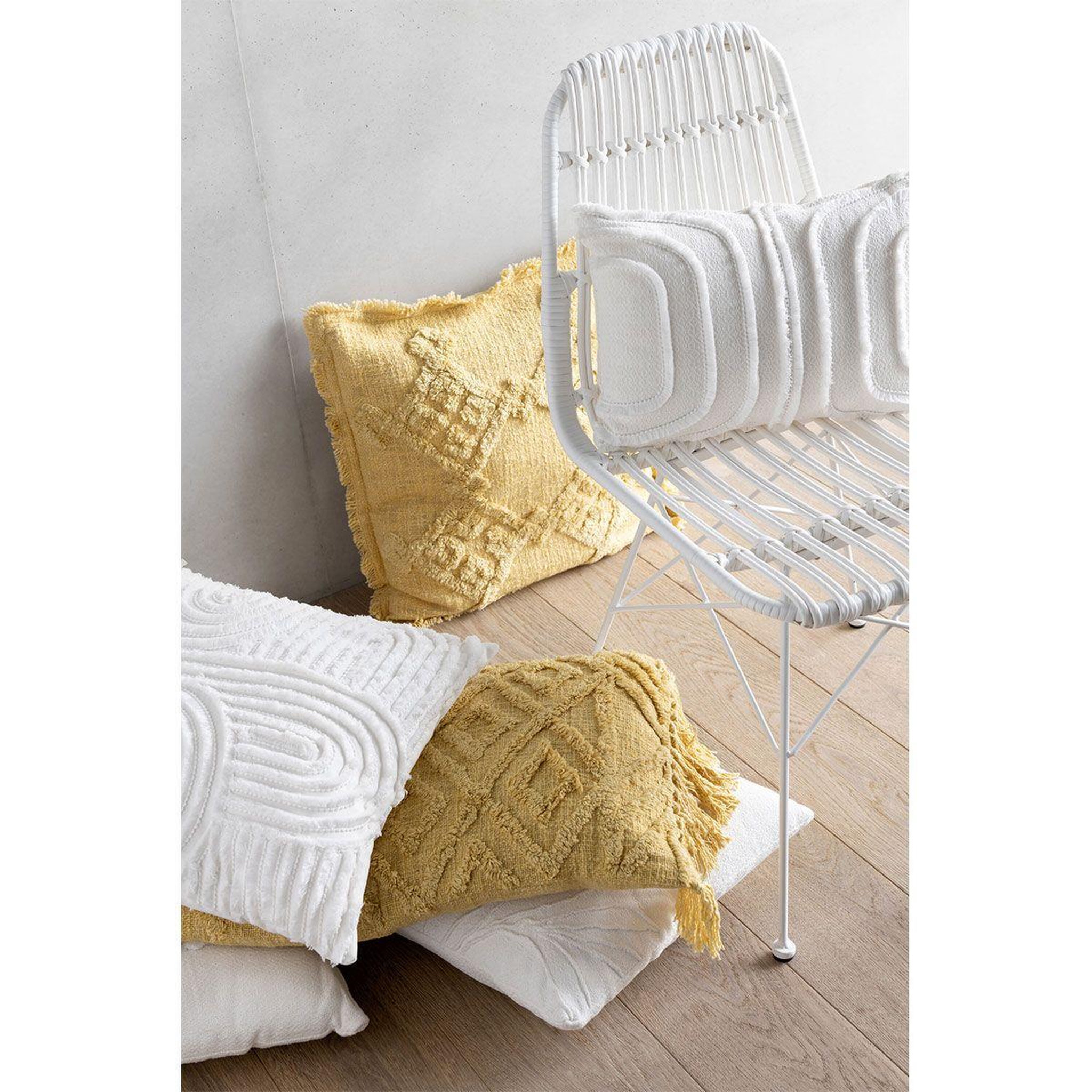 Voir la diapositive 3 : J-LINE Coussin déco franges  amalia  50x50cm moutarde