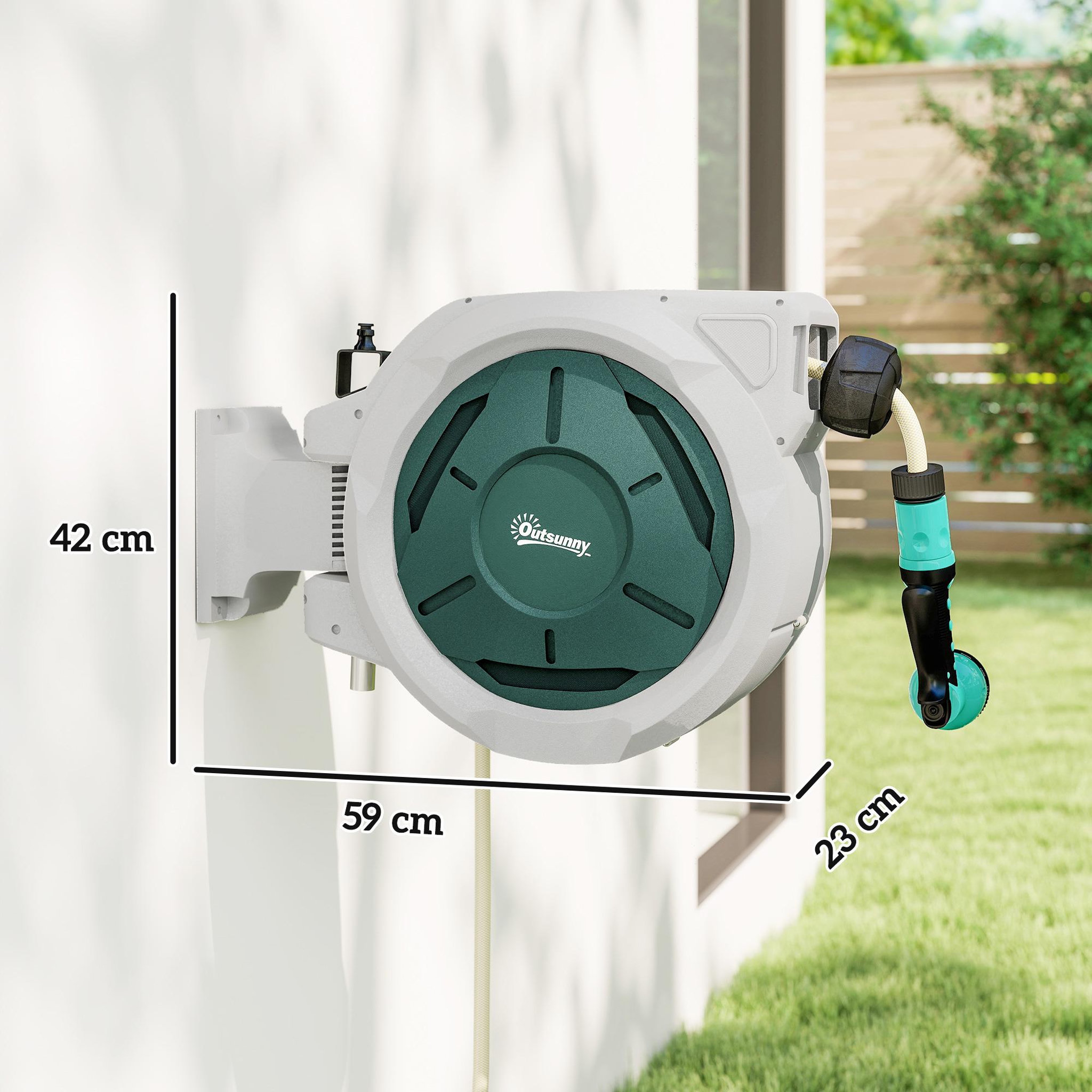 Voir la diapositive 3 : OUTSUNNY Dévidoir mural enrouleur automatique pivotant 180° tuyau 30 + 2 m avec lance arrosage 7 modes support mural intégré gris clair vert