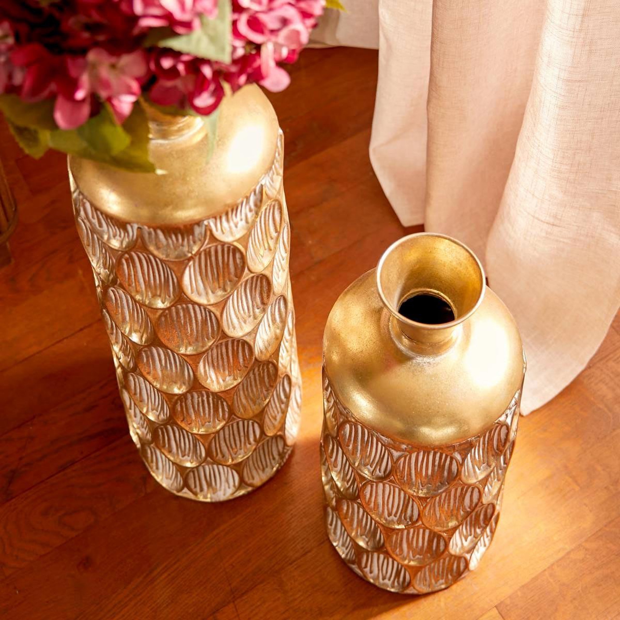 Voir la diapositive 4 : ATMOSPHERA Vase strié en métal  belli  41cm doré
