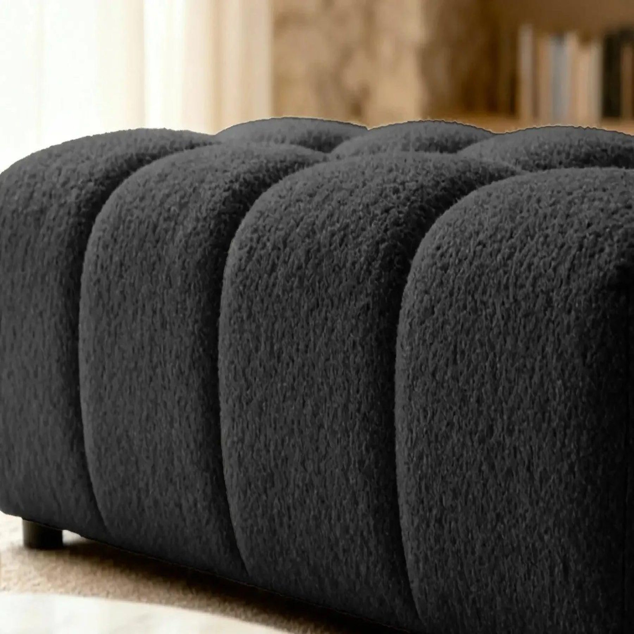 Voir la diapositive 5 : CASANOVA PARIS Alexia - pouf tissu bouclette