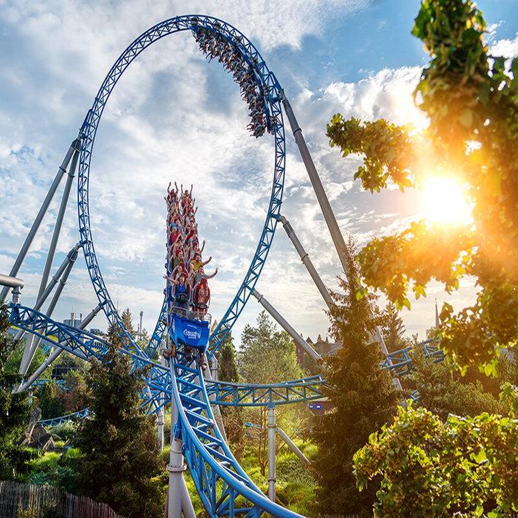 Voir la diapositive 5 : Smartbox Europa-park 2026 : billet d'entrée pour 2 adultes et 1 enfant haute saison (1 jour) - coffret cadeau sport & aventure